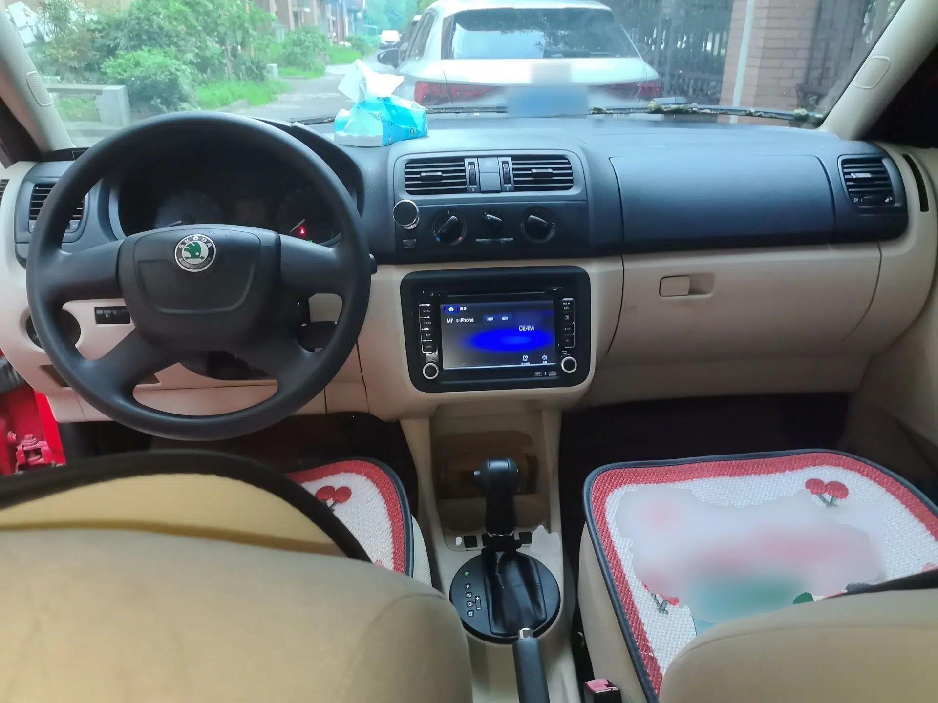 Skoda Fabia 2012 1.4L Automatic Crystal Edition — миниатюра 9