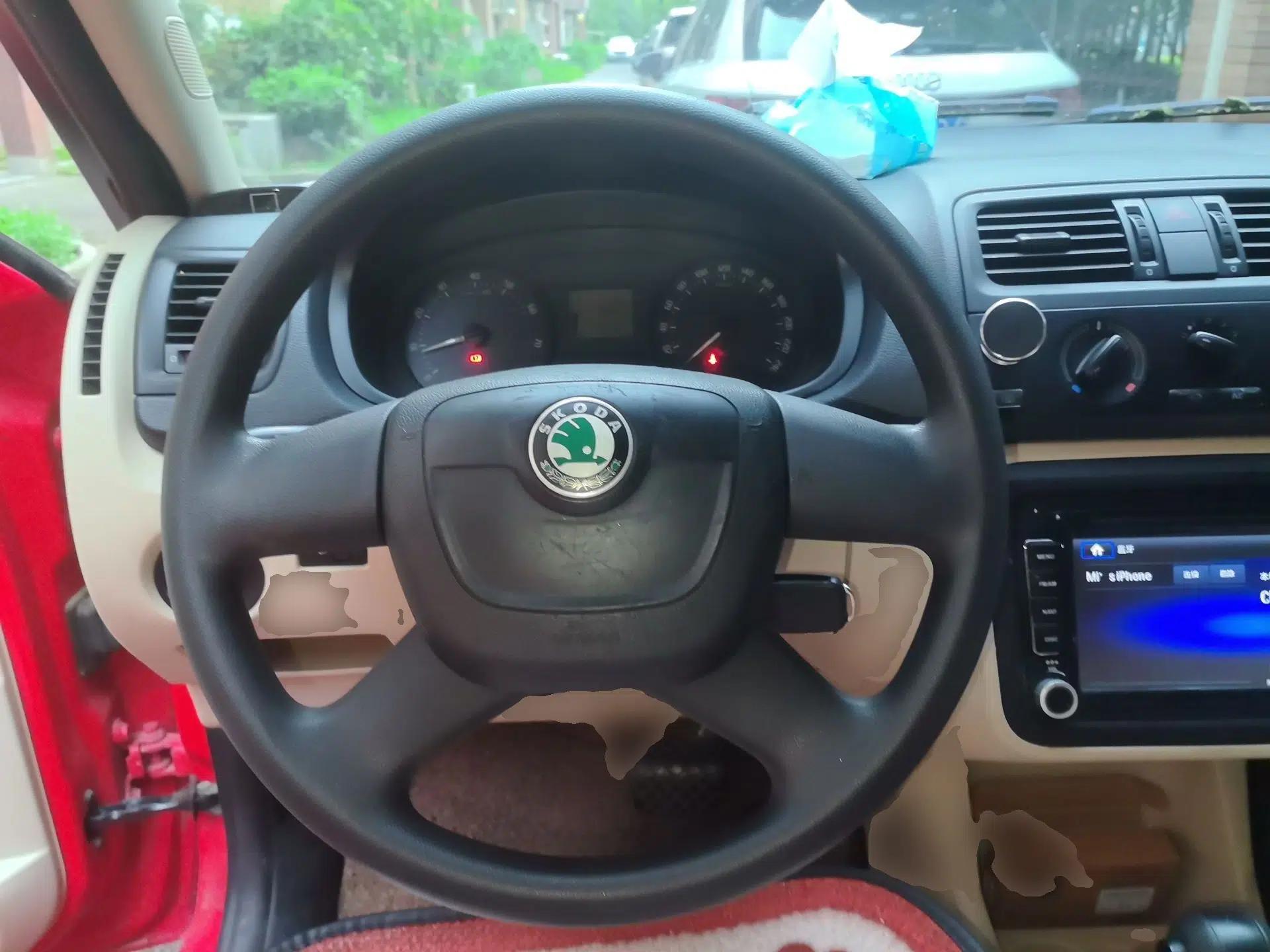 Skoda Fabia 2012 1.4L Automatic Crystal Edition — миниатюра 10