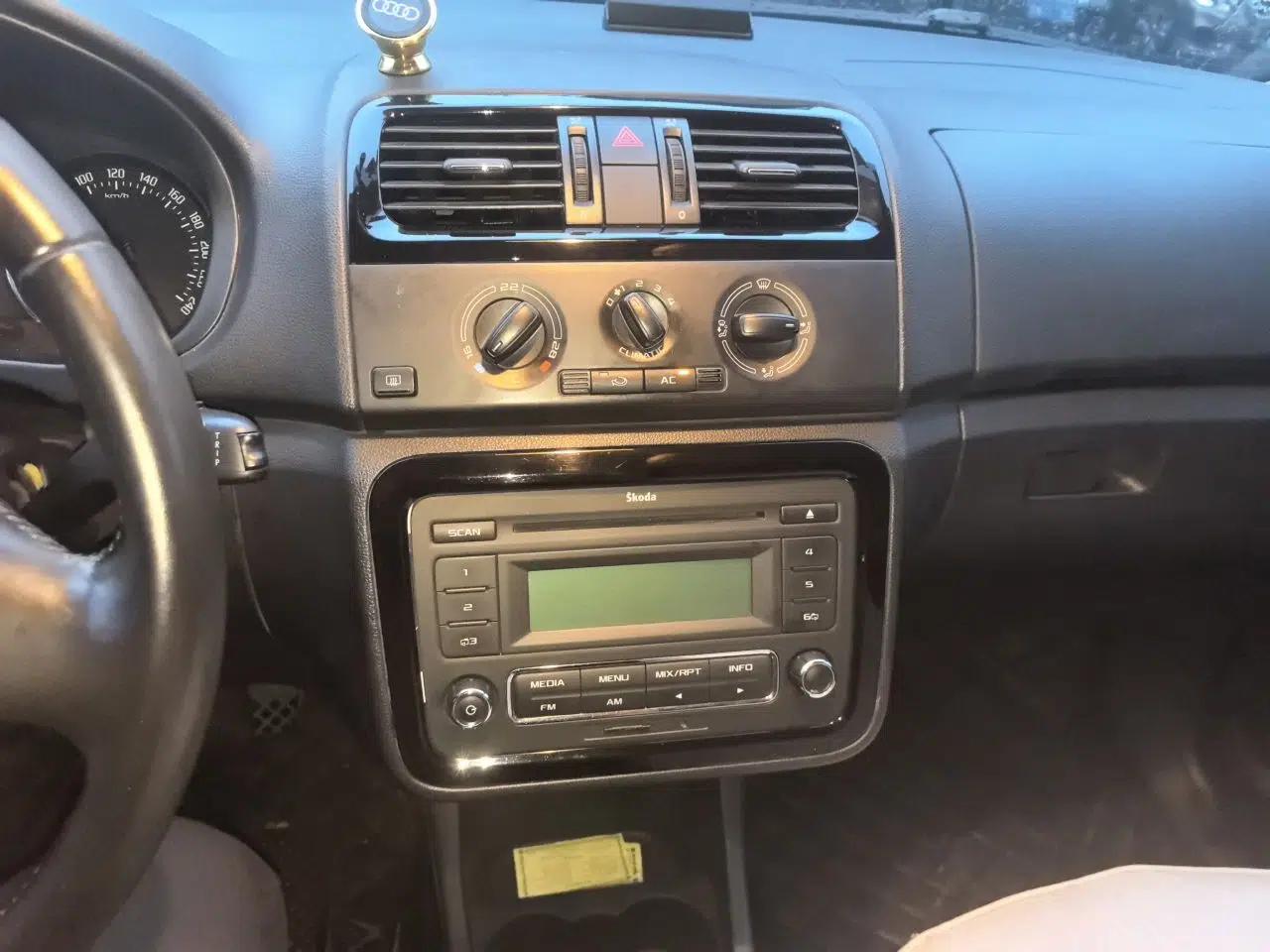 Skoda Fabia 2012 1.6L Automatic Sport Edition — миниатюра 13