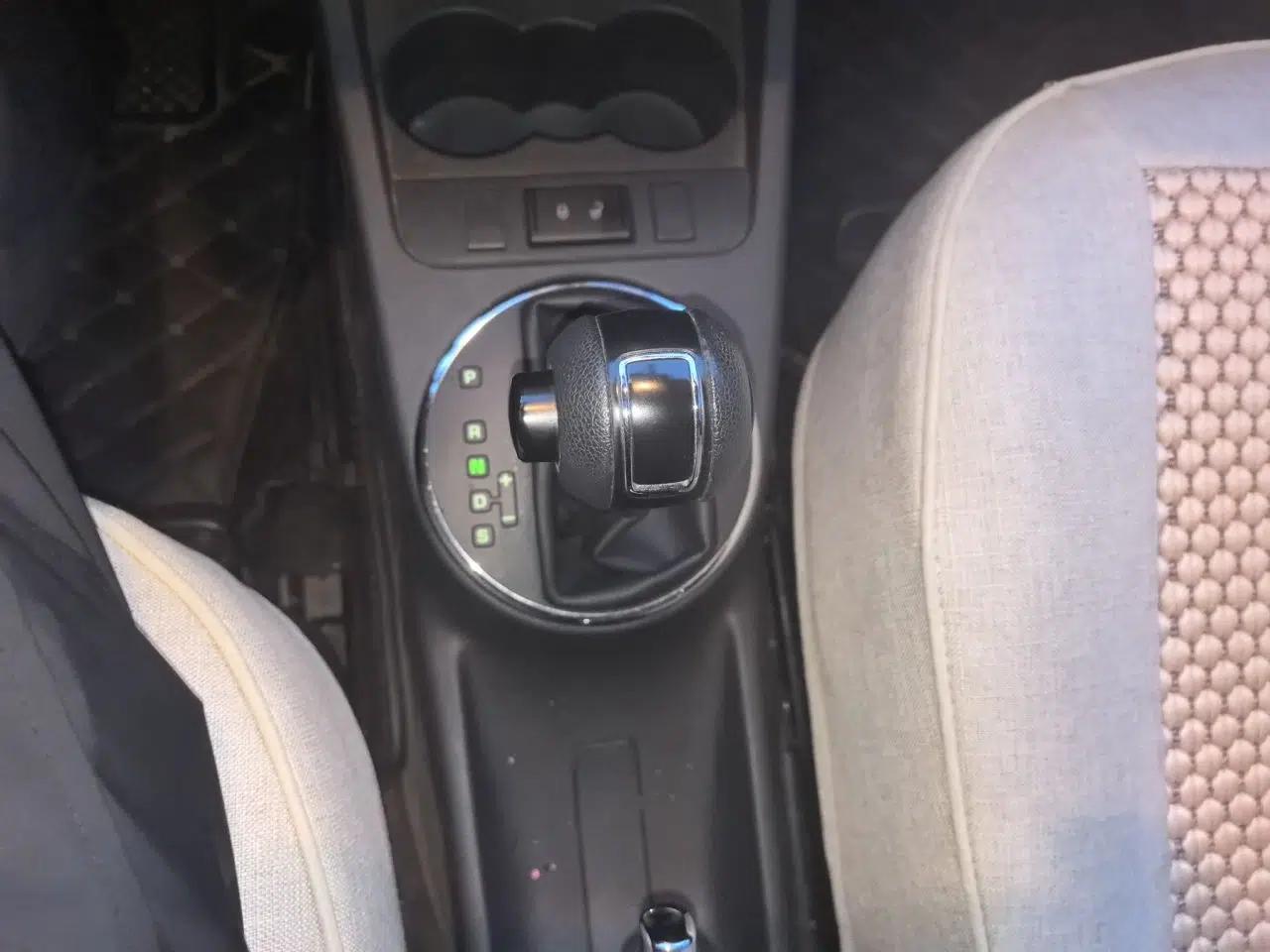 Skoda Fabia 2012 1.6L Automatic Sport Edition — миниатюра 14