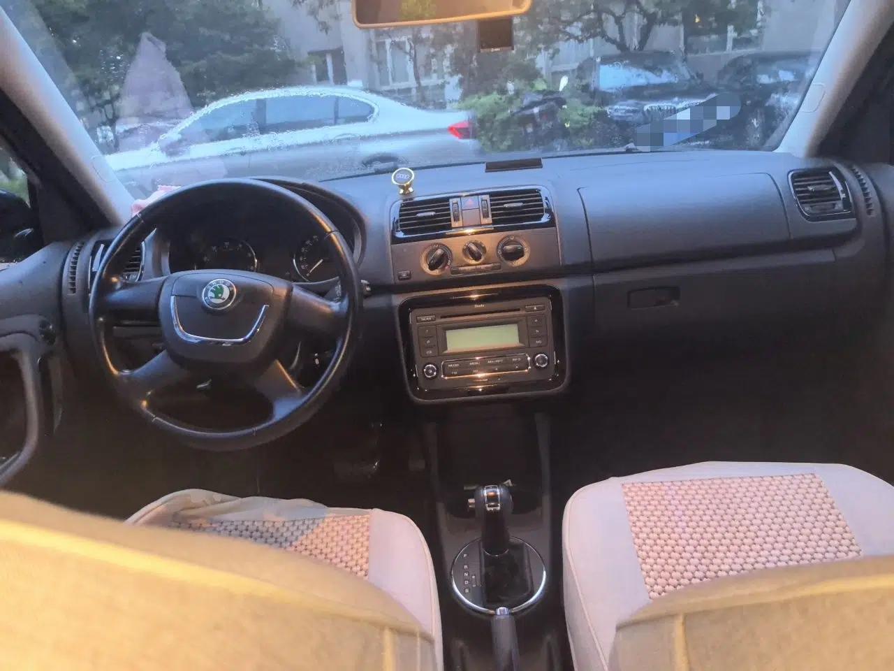 Skoda Fabia 2012 1.6L Automatic Sport Edition — миниатюра 9