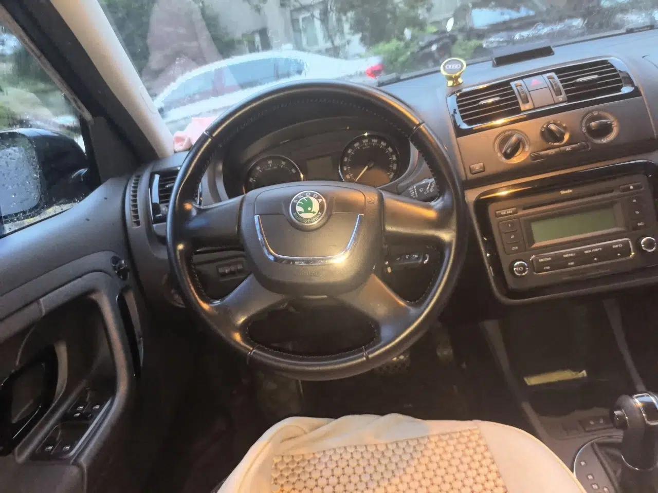 Skoda Fabia 2012 1.6L Automatic Sport Edition — миниатюра 10