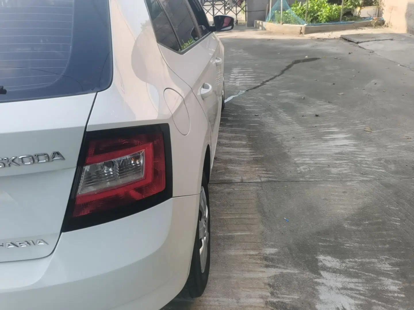 Skoda Fabia 2015 1.4L Automatic Front-Drive Model — миниатюра 14