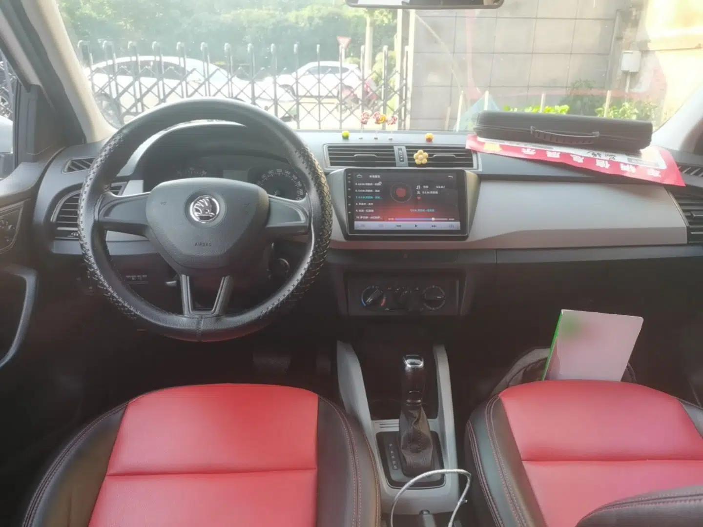 Skoda Fabia 2015 1.4L Automatic Front-Drive Model — миниатюра 17