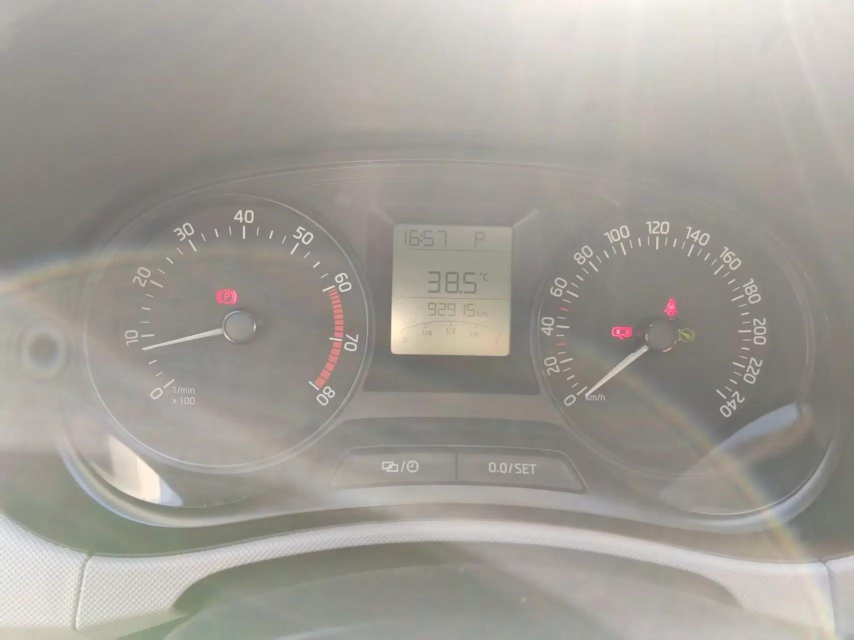 Skoda Fabia 2015 1.4L Automatic Front-Drive Model — миниатюра 19