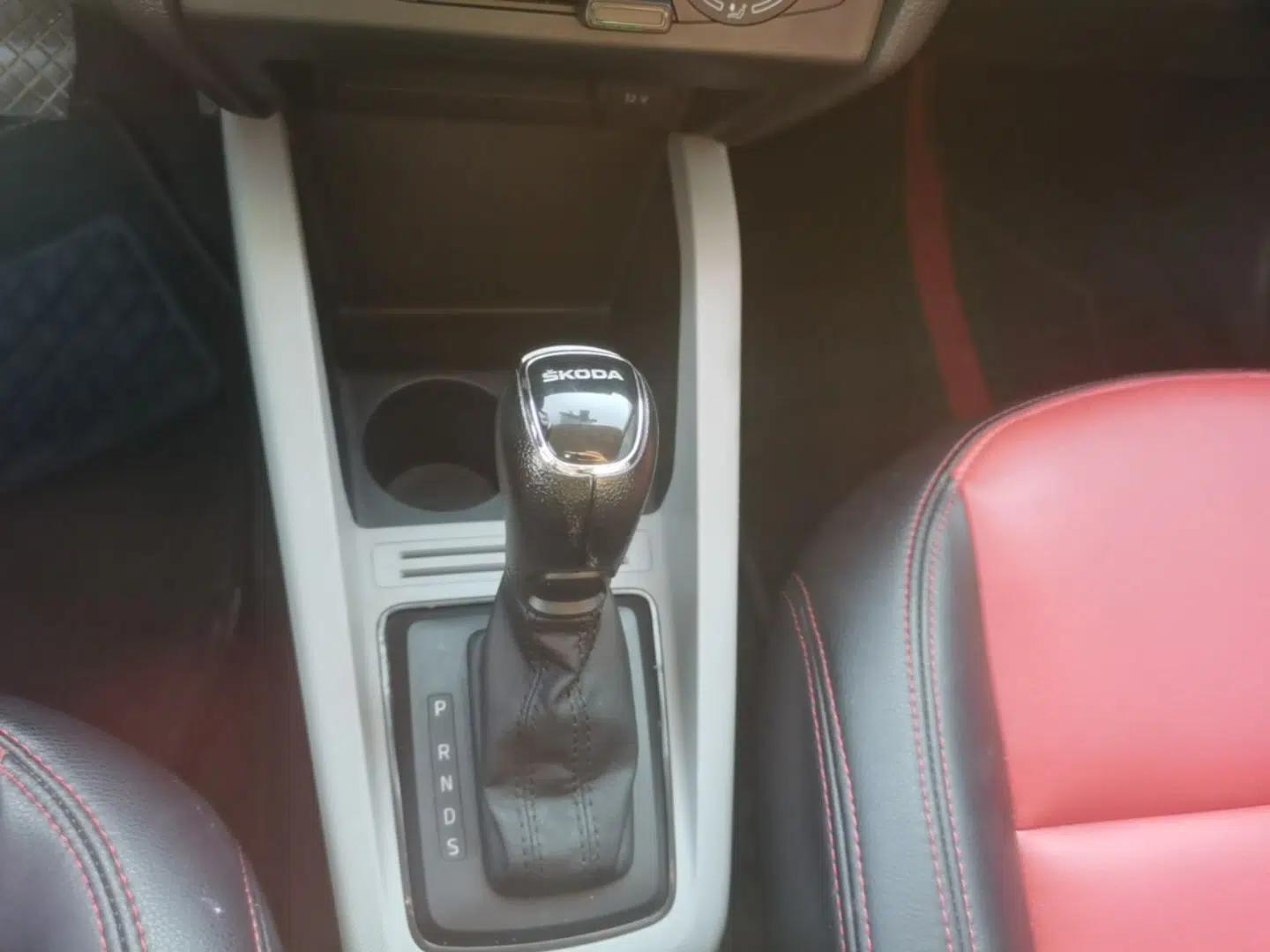 Skoda Fabia 2015 1.4L Automatic Front-Drive Model — миниатюра 21