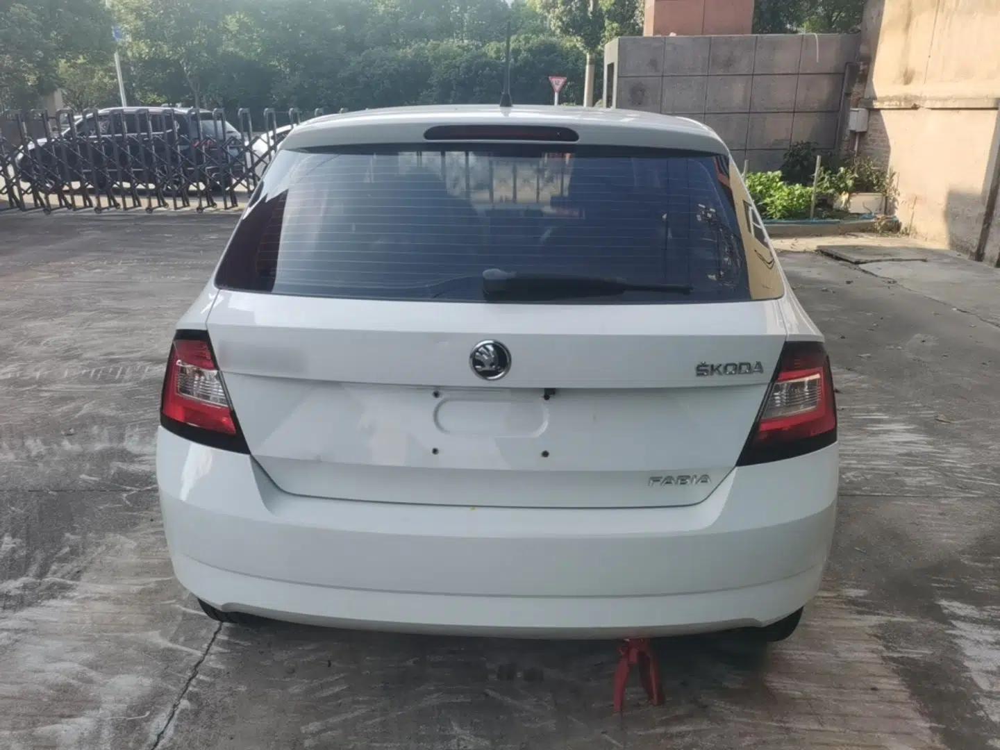 Skoda Fabia 2015 1.4L Automatic Front-Drive Model — миниатюра 5