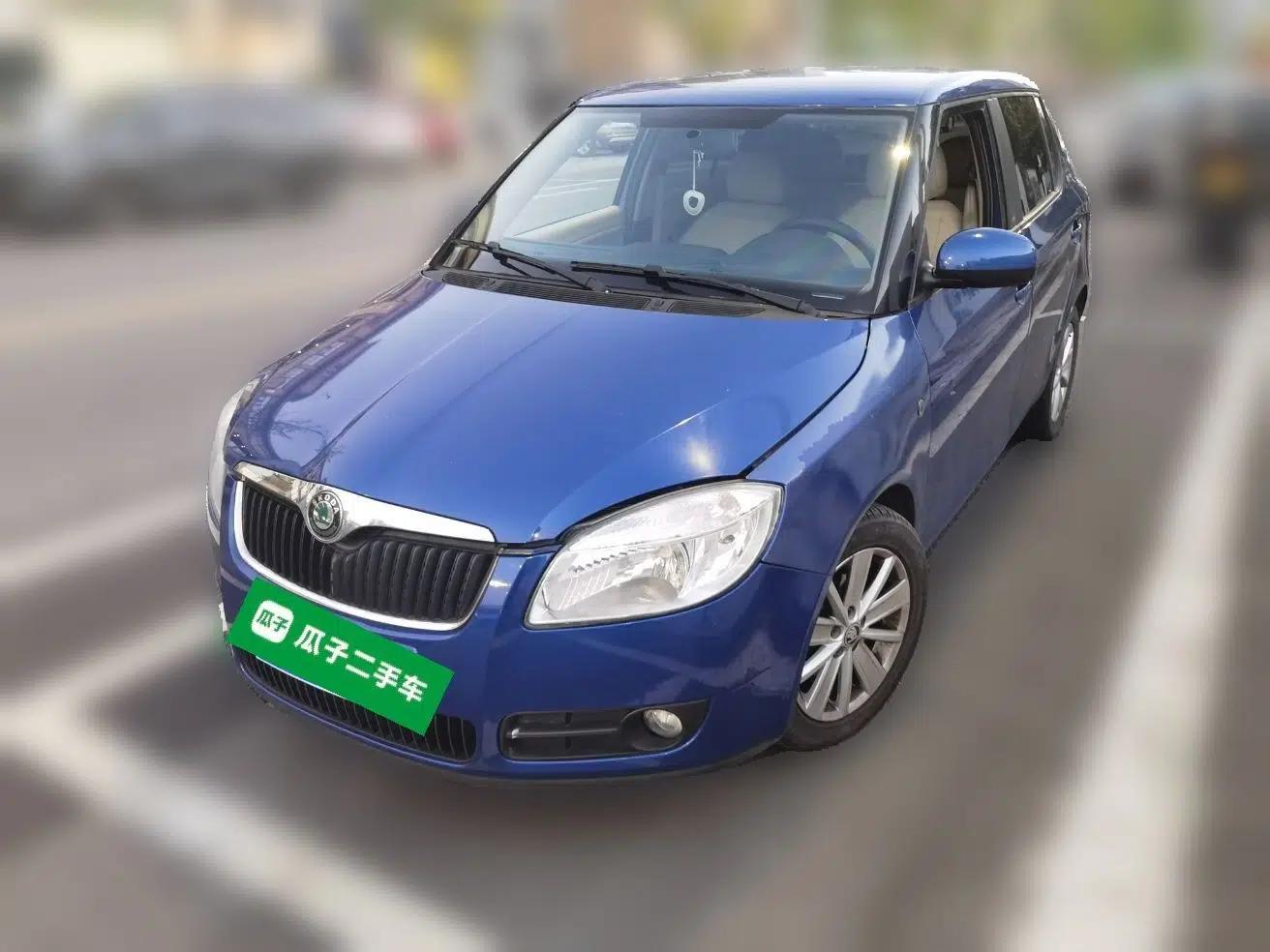 Skoda Fabia 2011 1.4L Automatic Crystal Edition — миниатюра 1