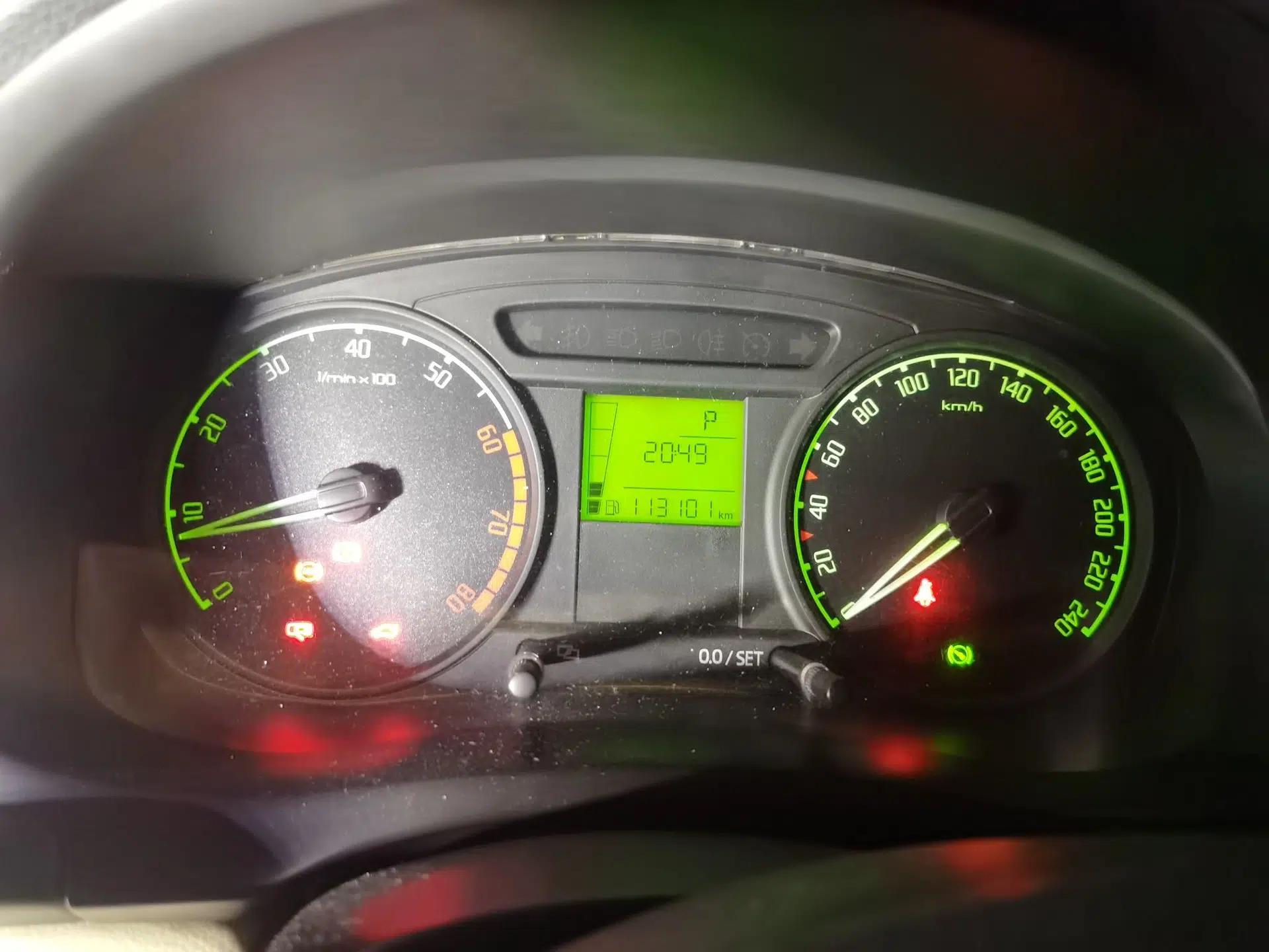 Skoda Fabia 2011 1.4L Automatic Crystal Edition — миниатюра 11