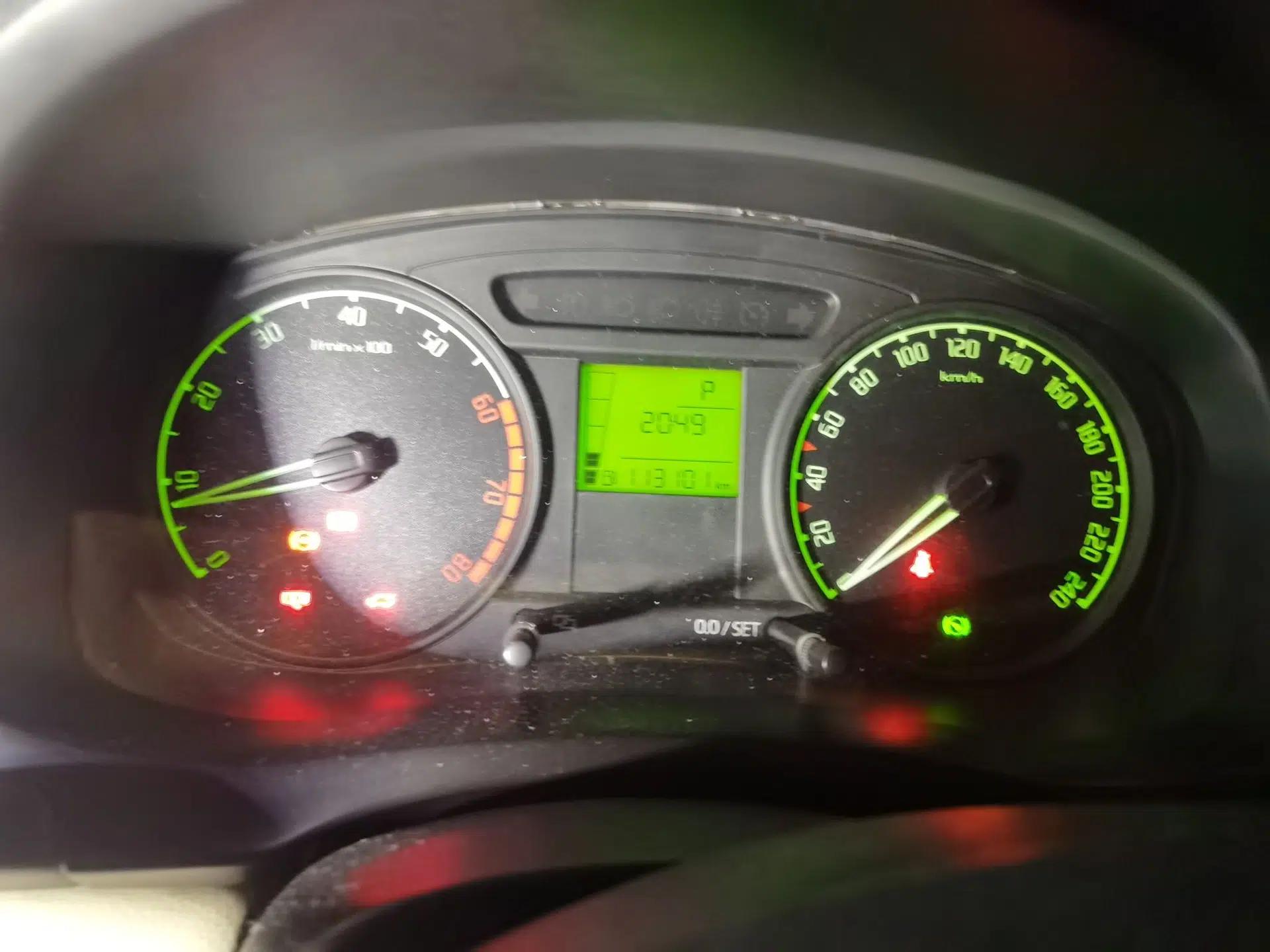 Skoda Fabia 2011 1.4L Automatic Crystal Edition — миниатюра 12