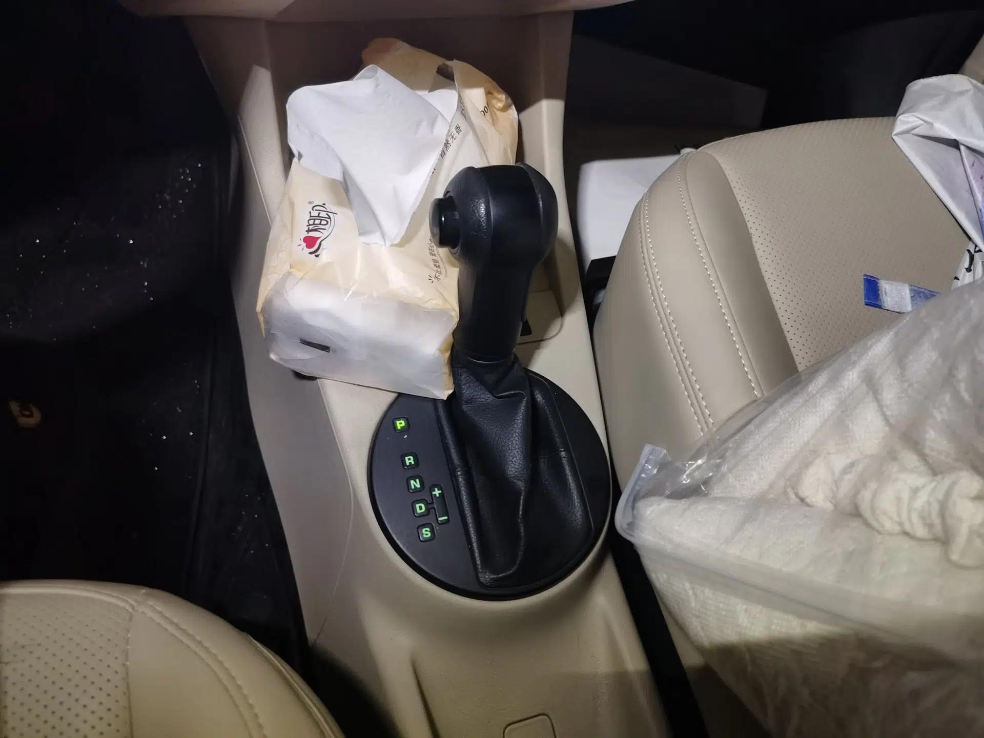 Skoda Fabia 2011 1.4L Automatic Crystal Edition — миниатюра 14