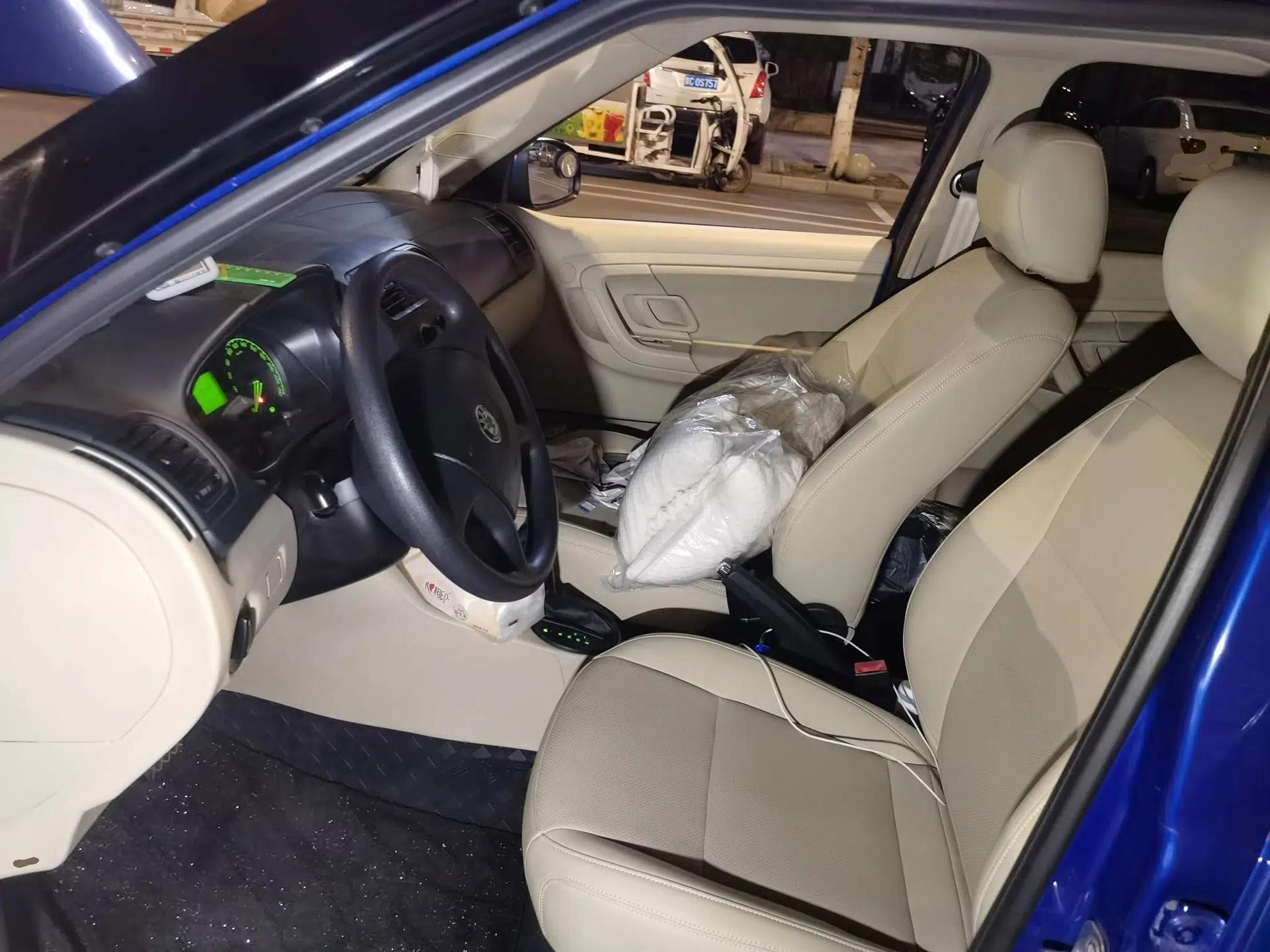 Skoda Fabia 2011 1.4L Automatic Crystal Edition — миниатюра 15