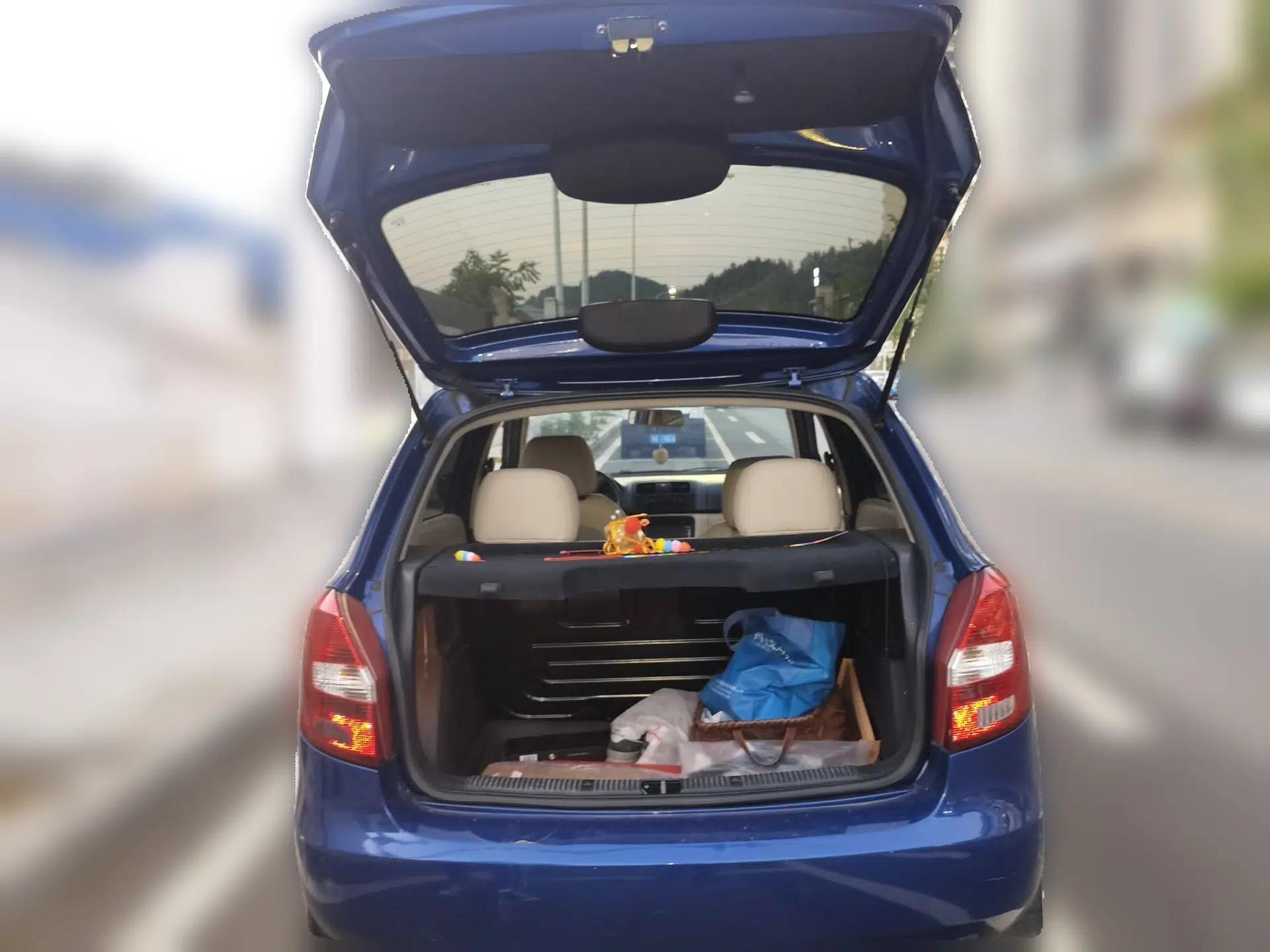 Skoda Fabia 2011 1.4L Automatic Crystal Edition — миниатюра 19