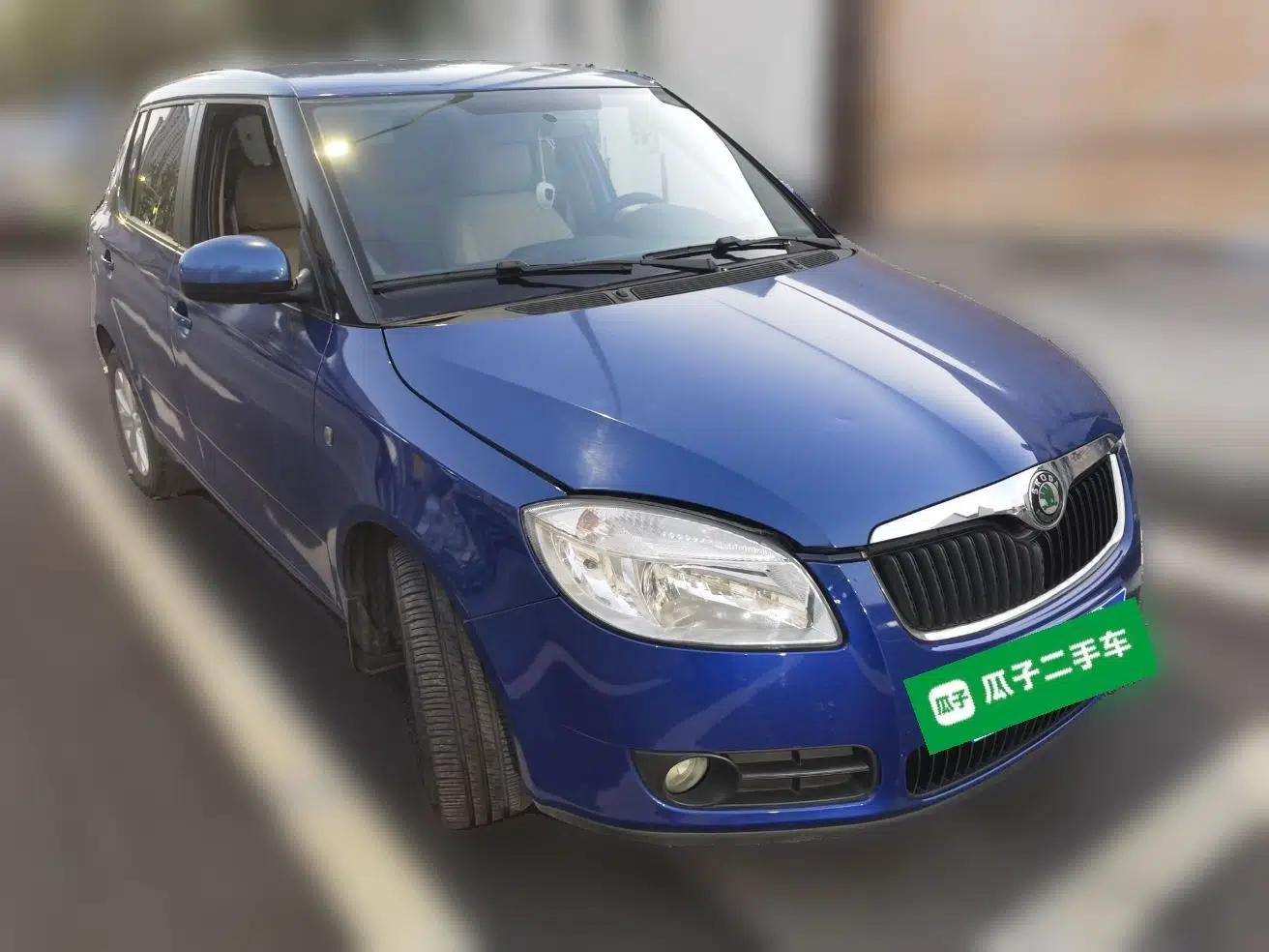 Skoda Fabia 2011 1.4L Automatic Crystal Edition — миниатюра 3