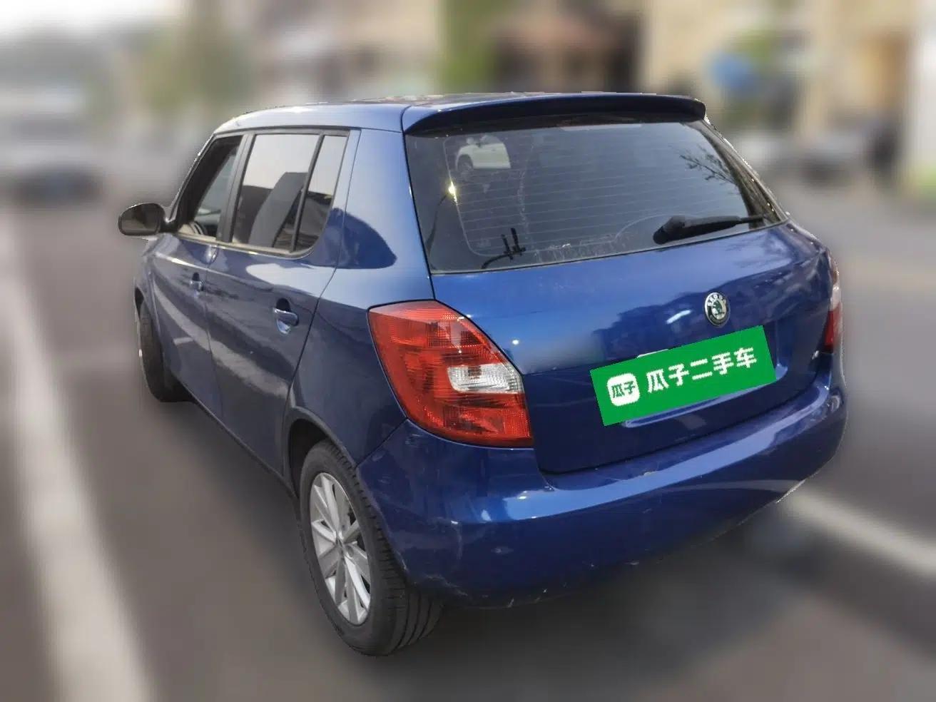 Skoda Fabia 2011 1.4L Automatic Crystal Edition — миниатюра 4