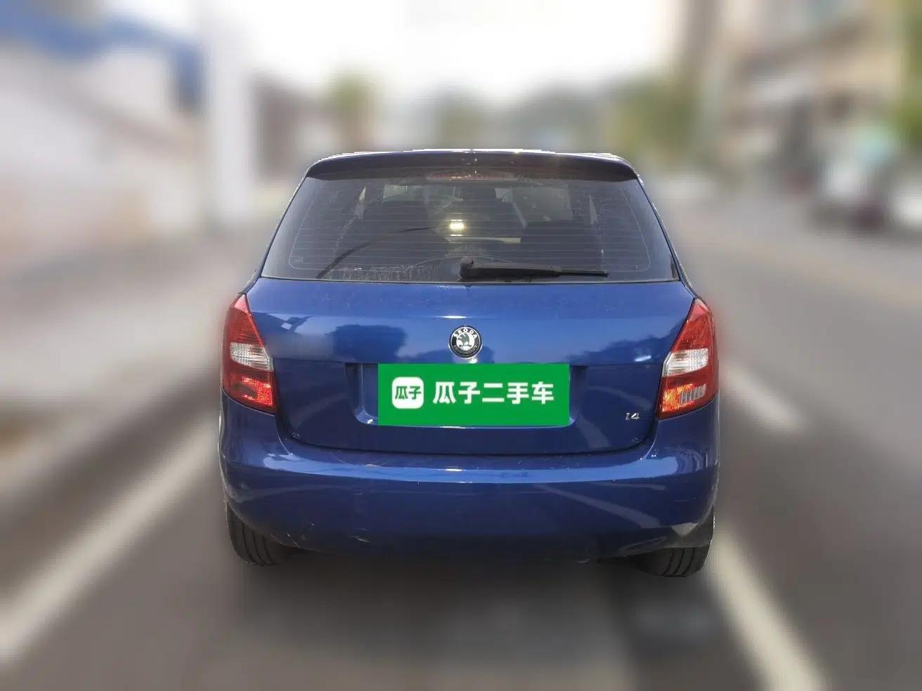 Skoda Fabia 2011 1.4L Automatic Crystal Edition — миниатюра 5