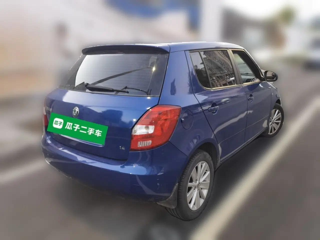 Skoda Fabia 2011 1.4L Automatic Crystal Edition — миниатюра 6