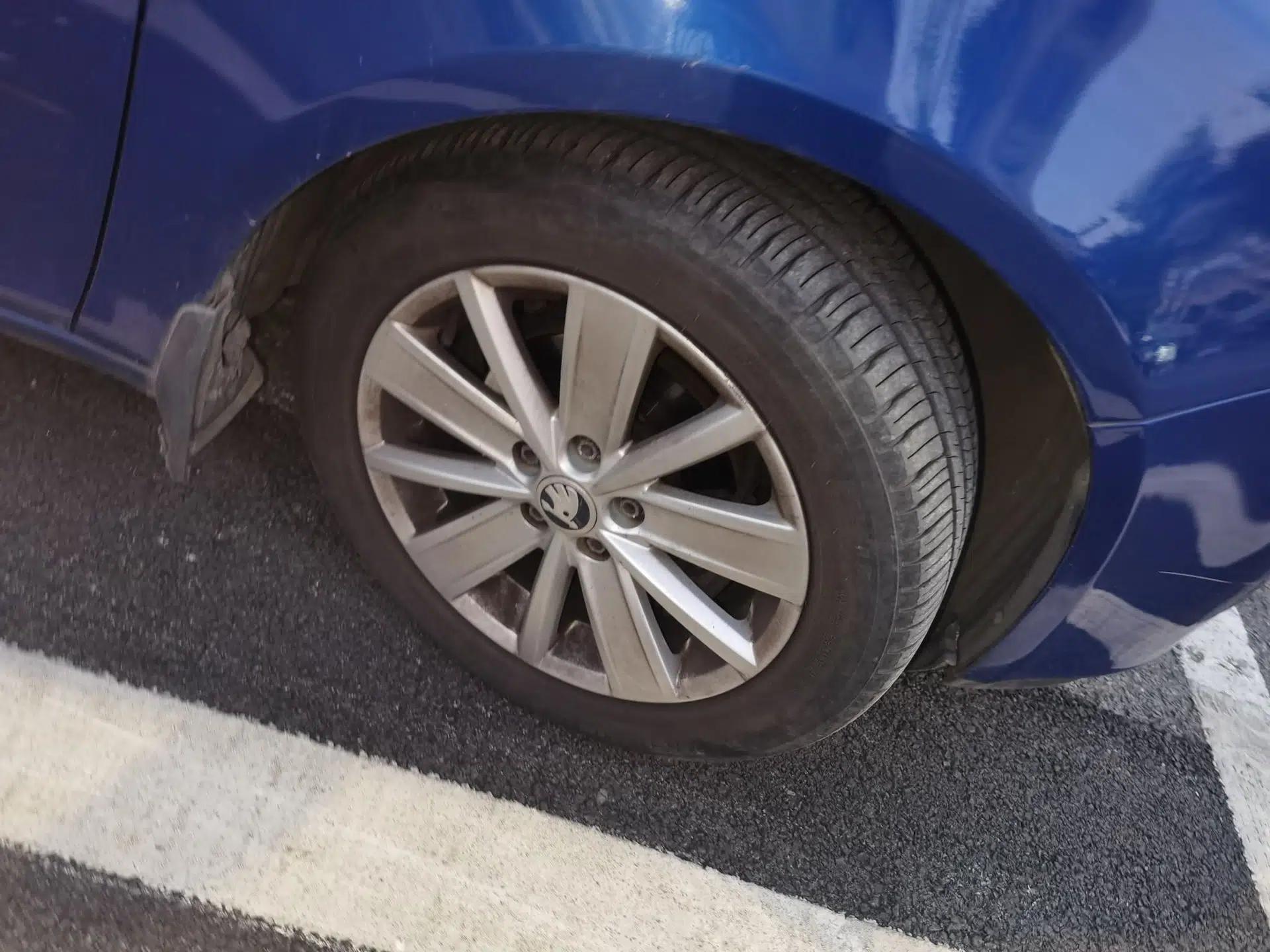 Skoda Fabia 2011 1.4L Automatic Crystal Edition — миниатюра 8