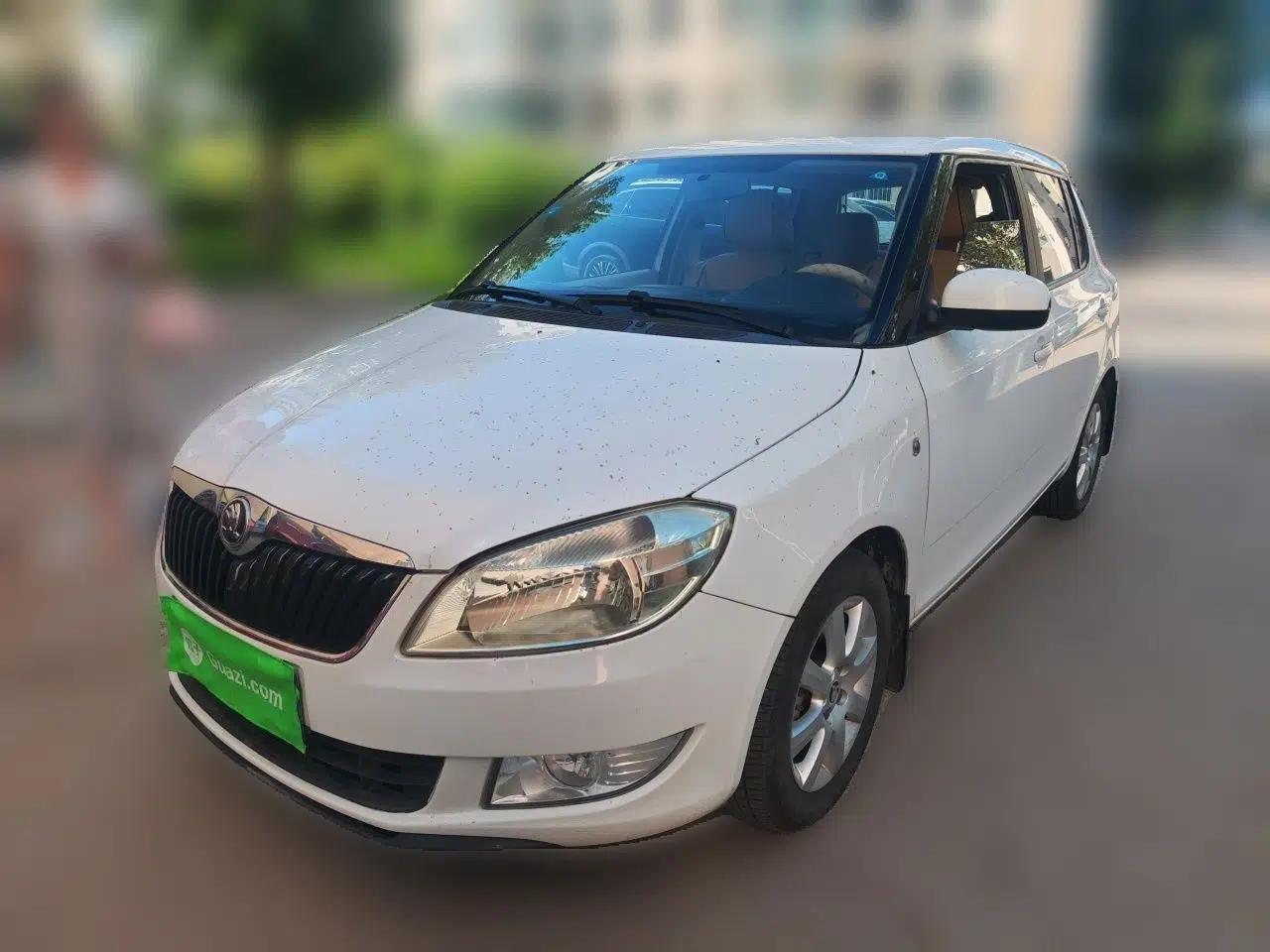 Skoda Fabia 2014 1.4L Automatic Crystal Edition — миниатюра 1