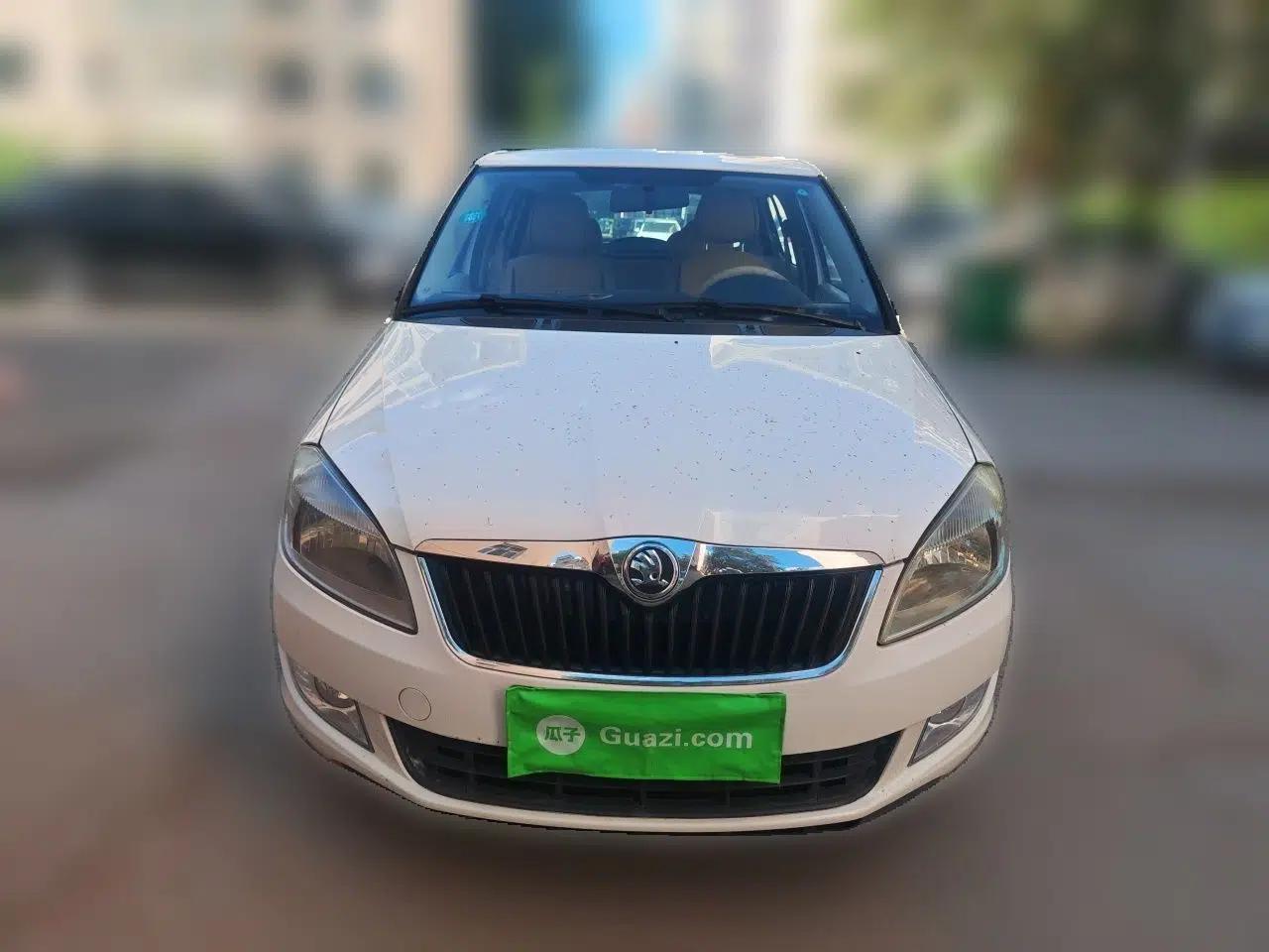 Skoda Fabia 2014 1.4L Automatic Crystal Edition — миниатюра 2
