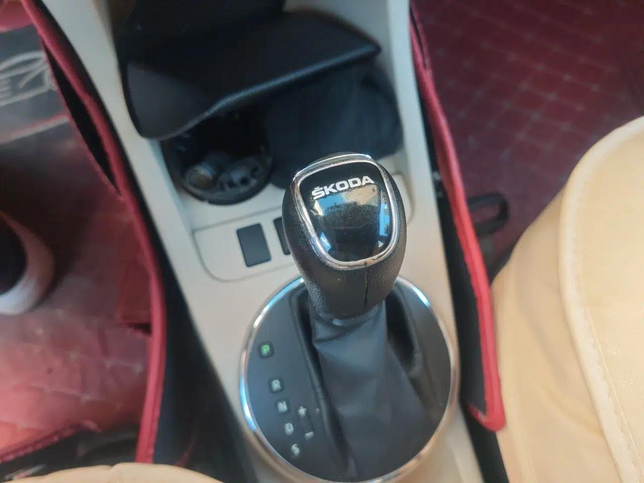 Skoda Fabia 2014 1.4L Automatic Crystal Edition — миниатюра 14