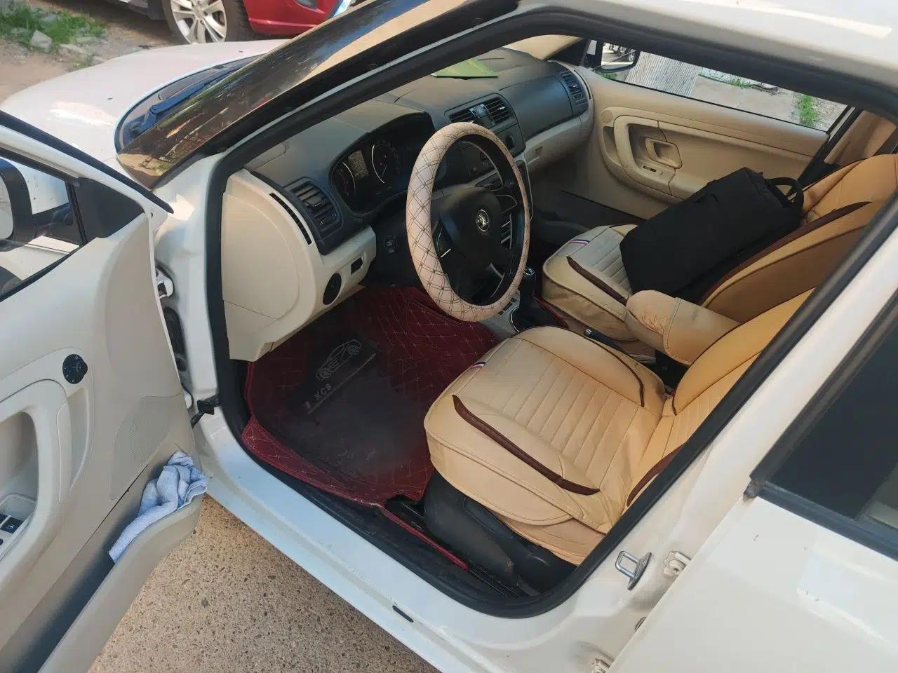 Skoda Fabia 2014 1.4L Automatic Crystal Edition — миниатюра 16