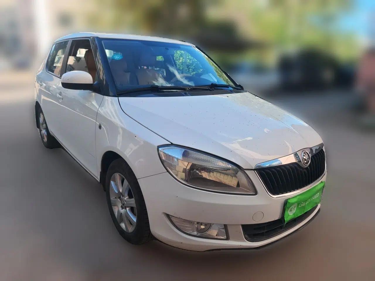 Skoda Fabia 2014 1.4L Automatic Crystal Edition — миниатюра 3
