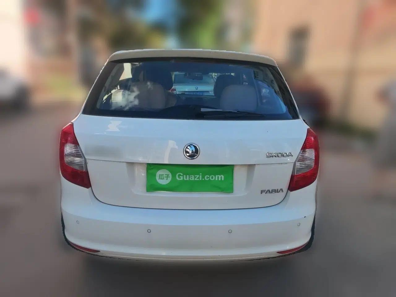 Skoda Fabia 2014 1.4L Automatic Crystal Edition — миниатюра 5