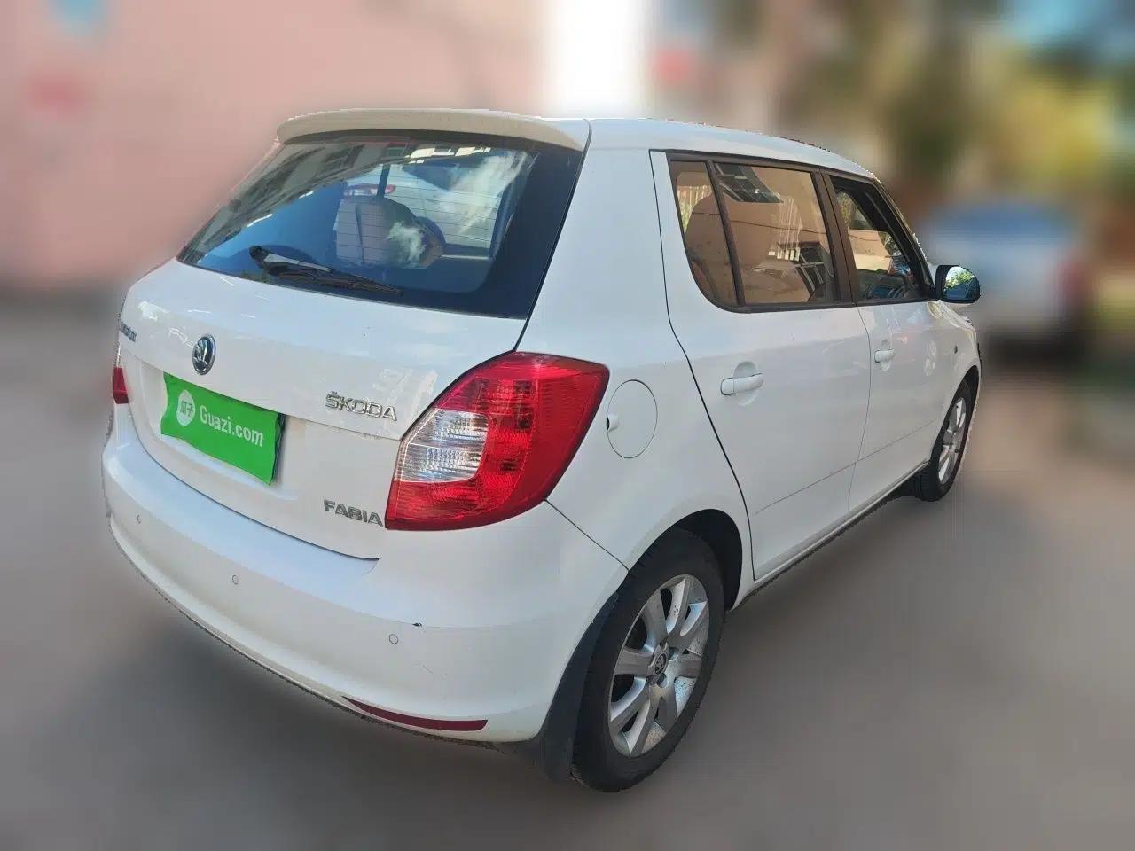 Skoda Fabia 2014 1.4L Automatic Crystal Edition — миниатюра 6