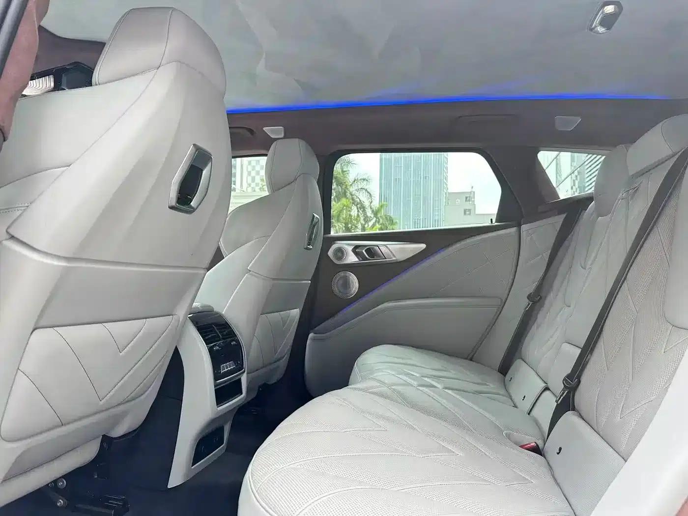BMW XM 2023 50e — миниатюра 10
