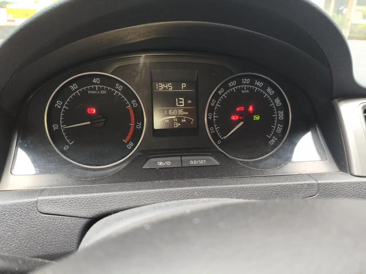 Skoda Rapid Spaceback 2014 1.6L Automatic Enjoyment Edition — миниатюра 11