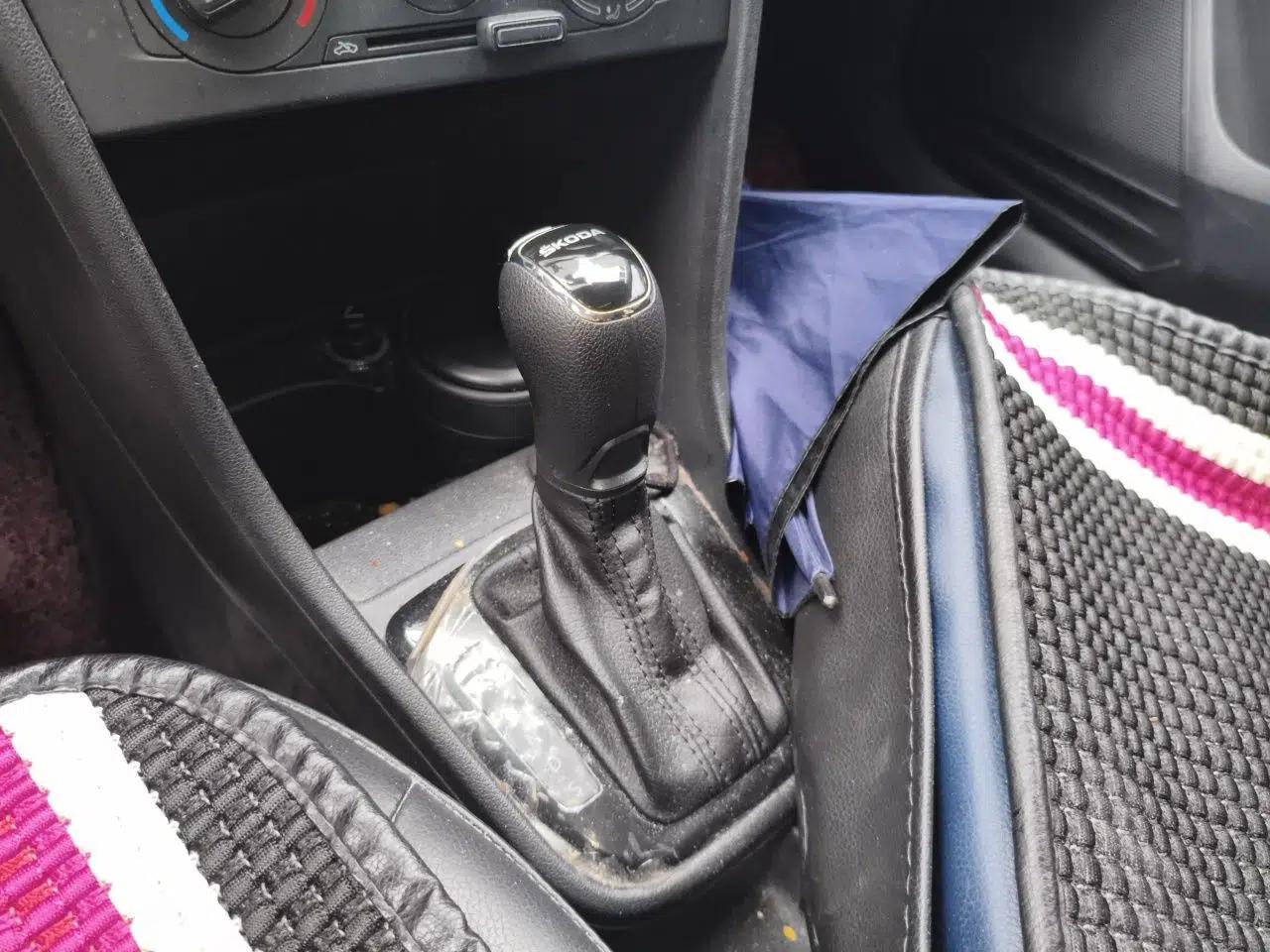 Skoda Rapid Spaceback 2014 1.6L Automatic Enjoyment Edition — миниатюра 14