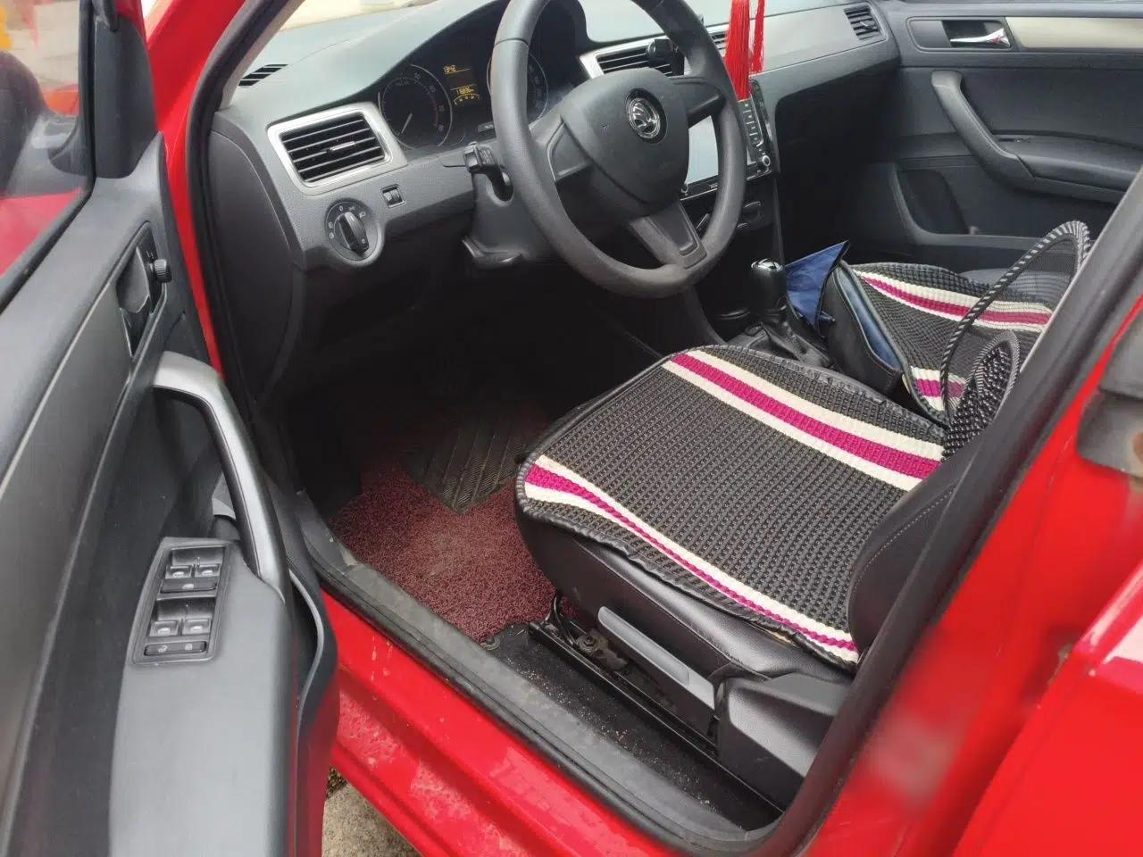 Skoda Rapid Spaceback 2014 1.6L Automatic Enjoyment Edition — миниатюра 16