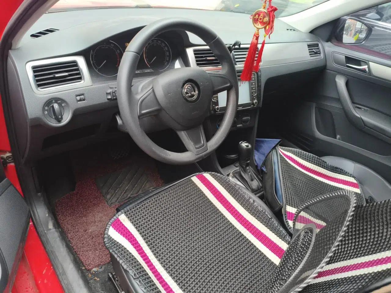 Skoda Rapid Spaceback 2014 1.6L Automatic Enjoyment Edition — миниатюра 9