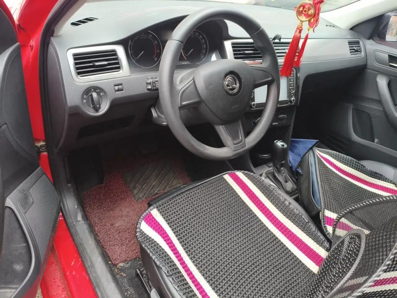 Skoda Rapid Spaceback 2014 1.6L Automatic Enjoyment Edition — миниатюра 10