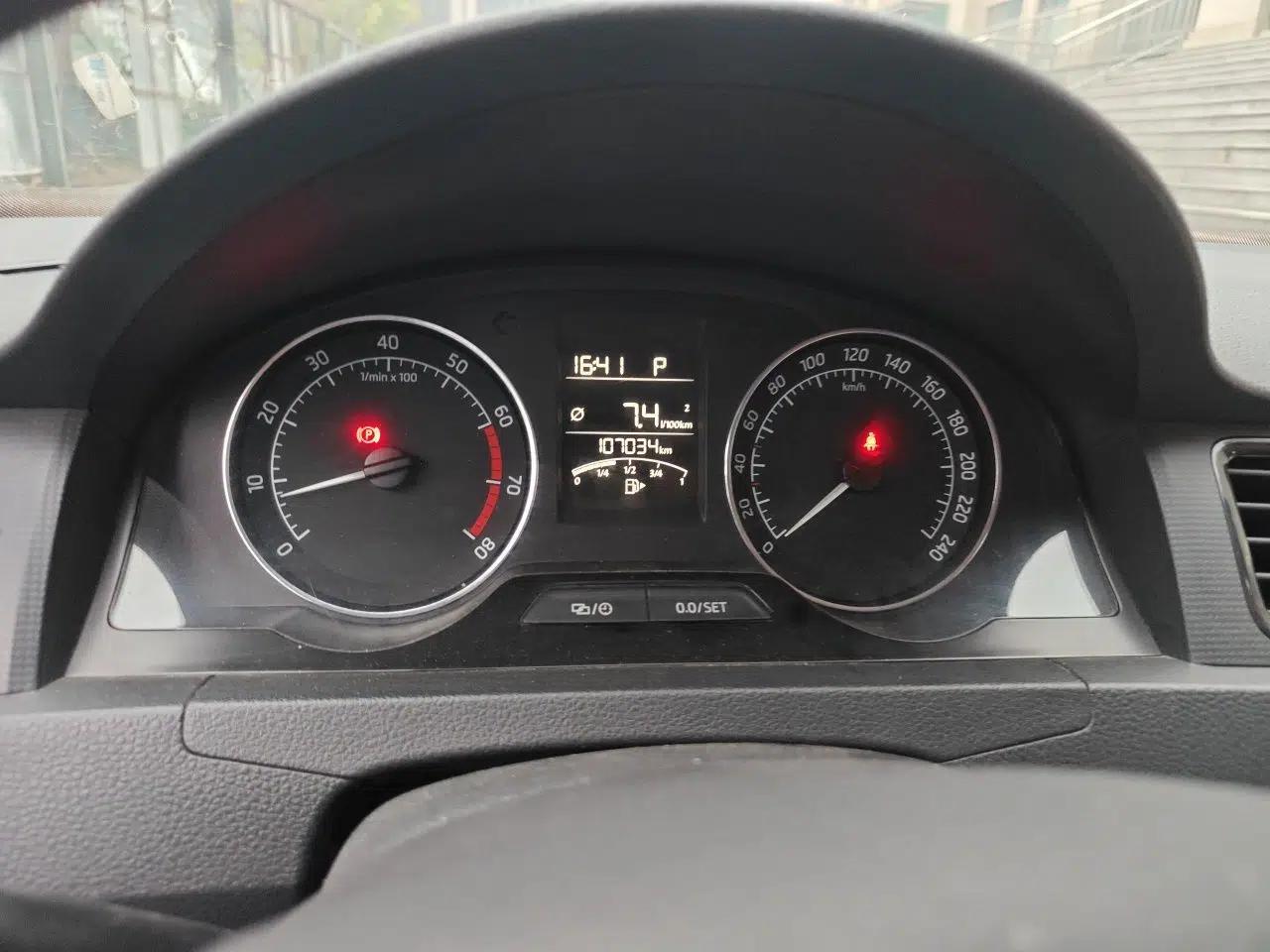 Skoda Rapid Spaceback 2016 Revised Version 1.6L Automatic Front-Drive Edition — миниатюра 11