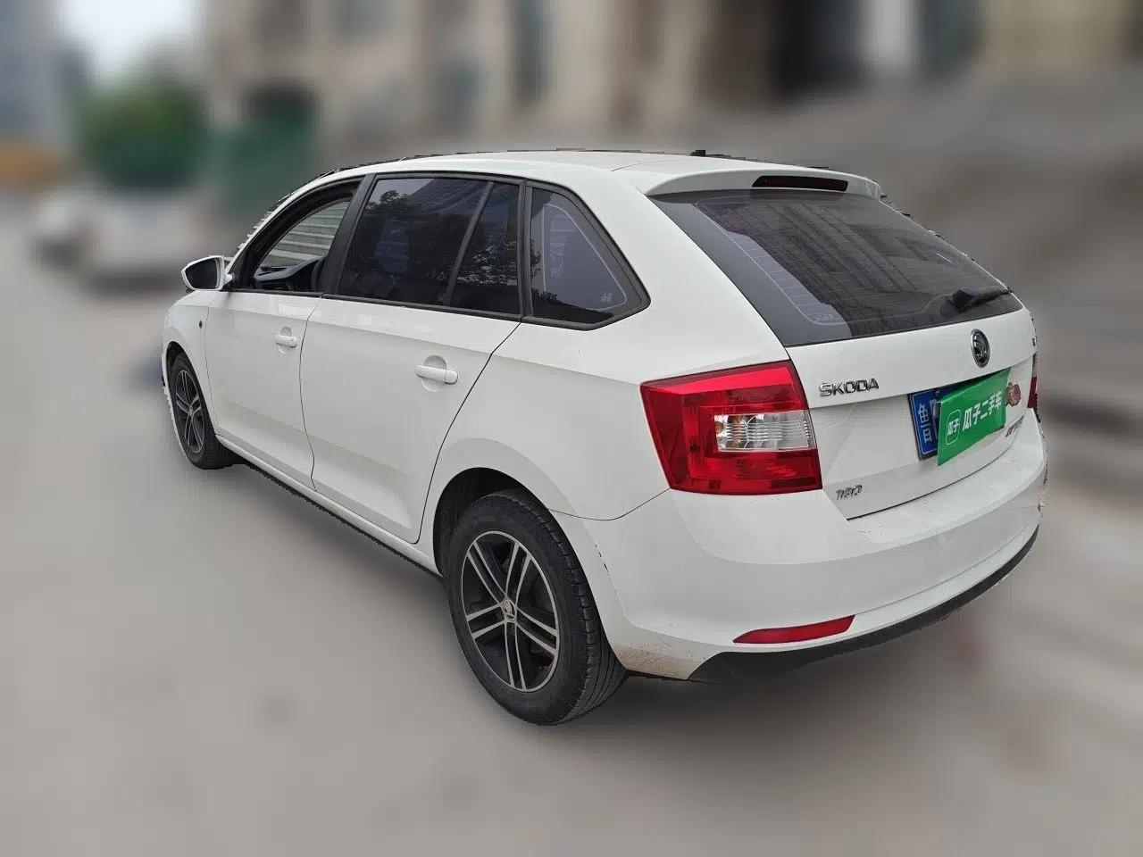 Skoda Rapid Spaceback 2016 Revised Version 1.6L Automatic Front-Drive Edition — миниатюра 4