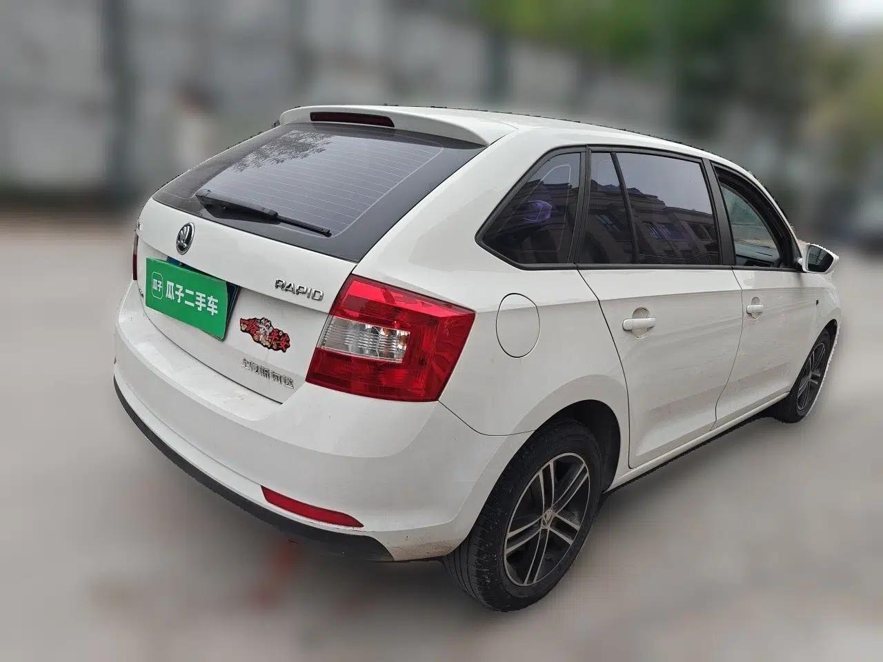 Skoda Rapid Spaceback 2016 Revised Version 1.6L Automatic Front-Drive Edition — миниатюра 6