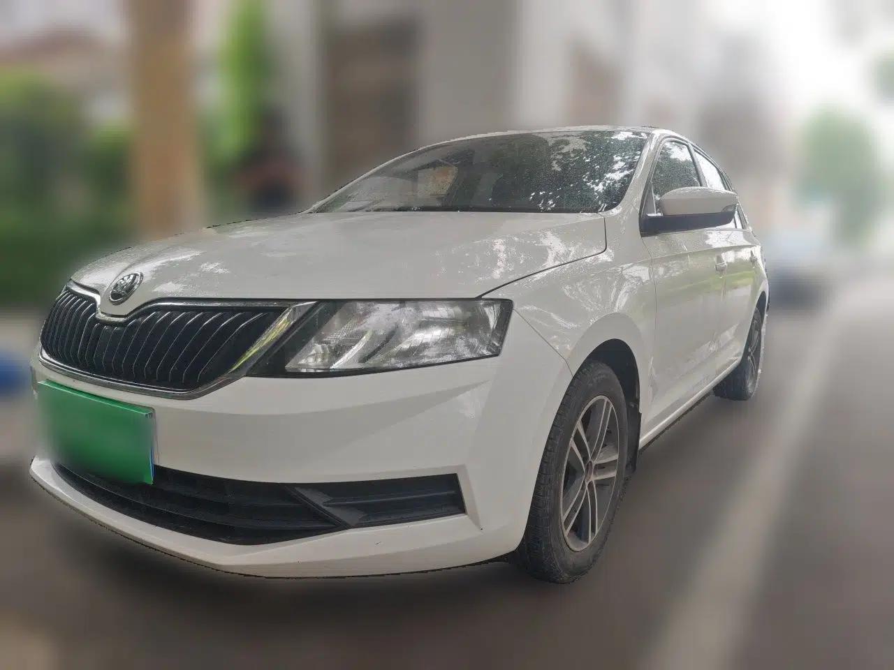 Skoda Rapid Spaceback 2018 1.6L Manual Standard Edition — миниатюра 1