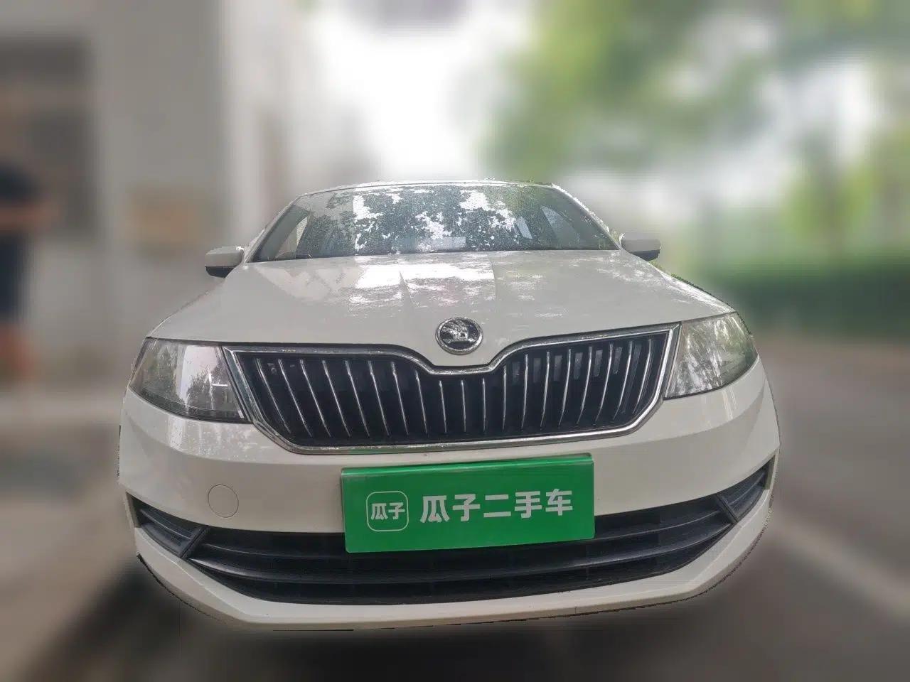 Skoda Rapid Spaceback 2018 1.6L Manual Standard Edition — миниатюра 2