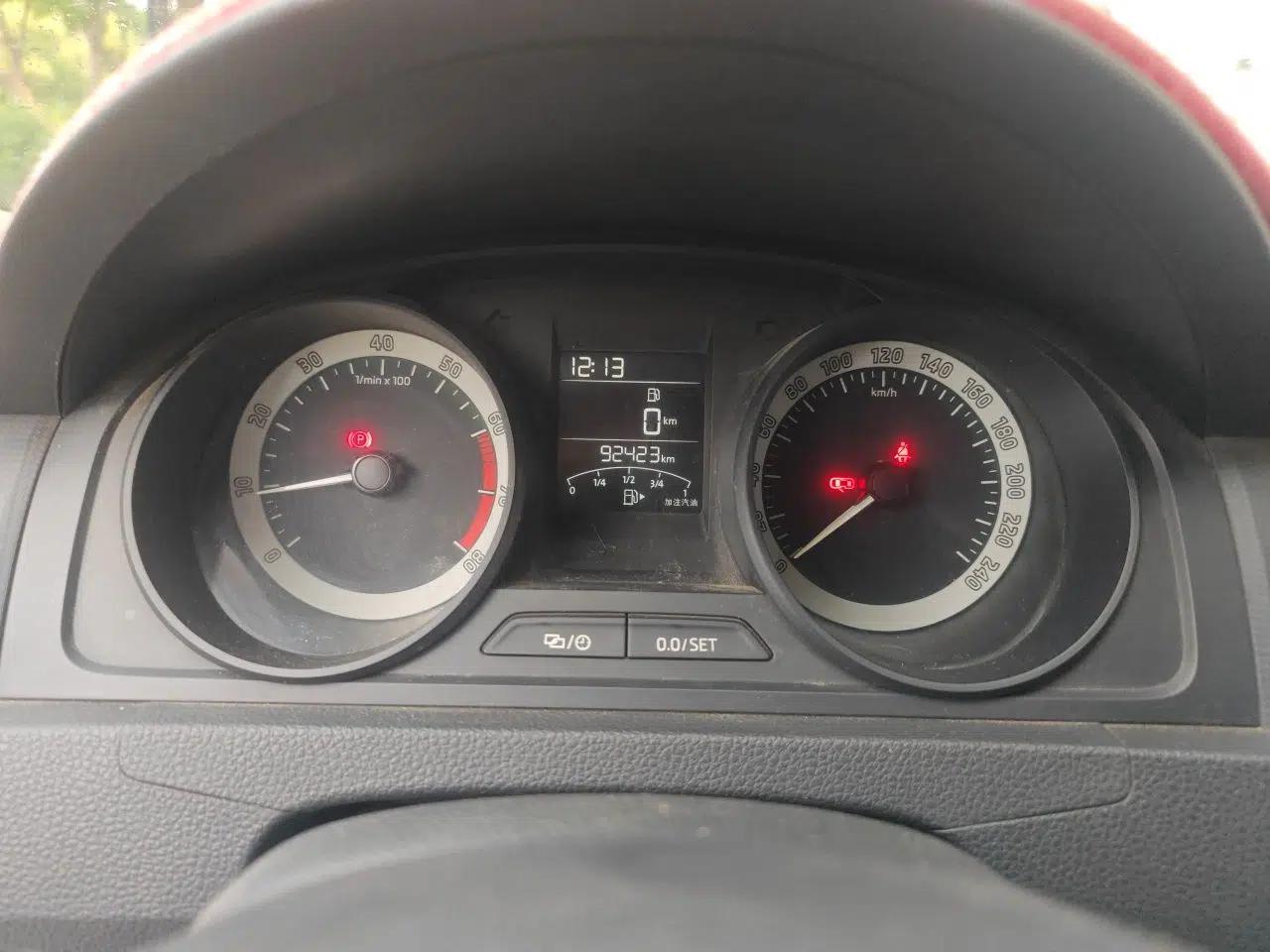 Skoda Rapid Spaceback 2018 1.6L Manual Standard Edition — миниатюра 11