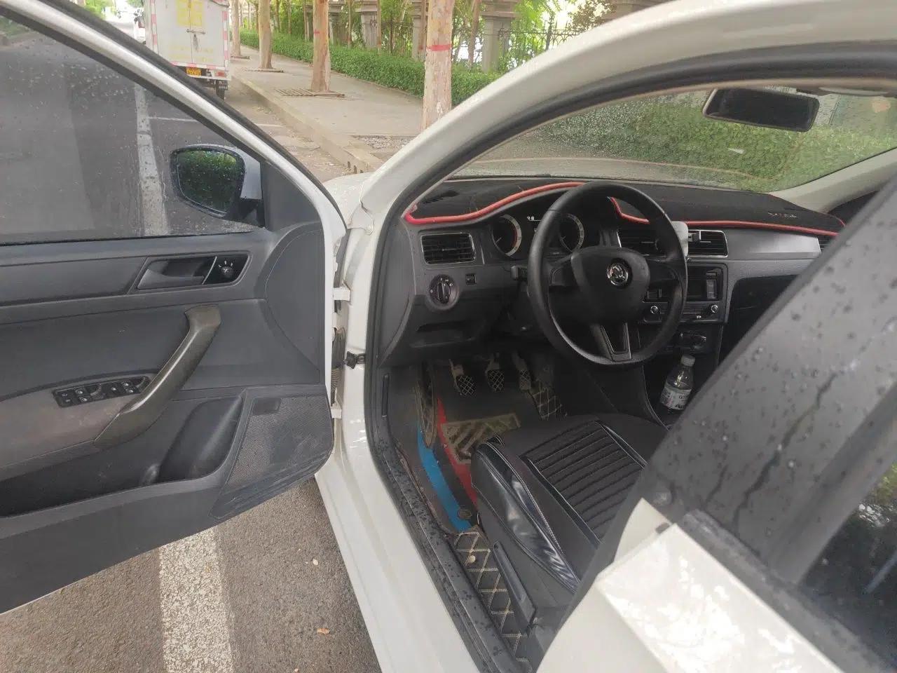 Skoda Rapid Spaceback 2018 1.6L Manual Standard Edition — миниатюра 16