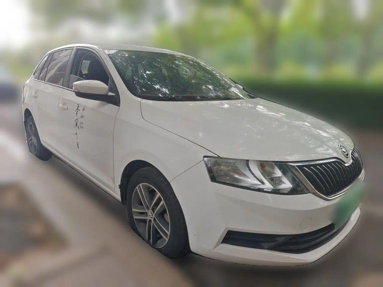 Skoda Rapid Spaceback 2018 1.6L Manual Standard Edition — миниатюра 3