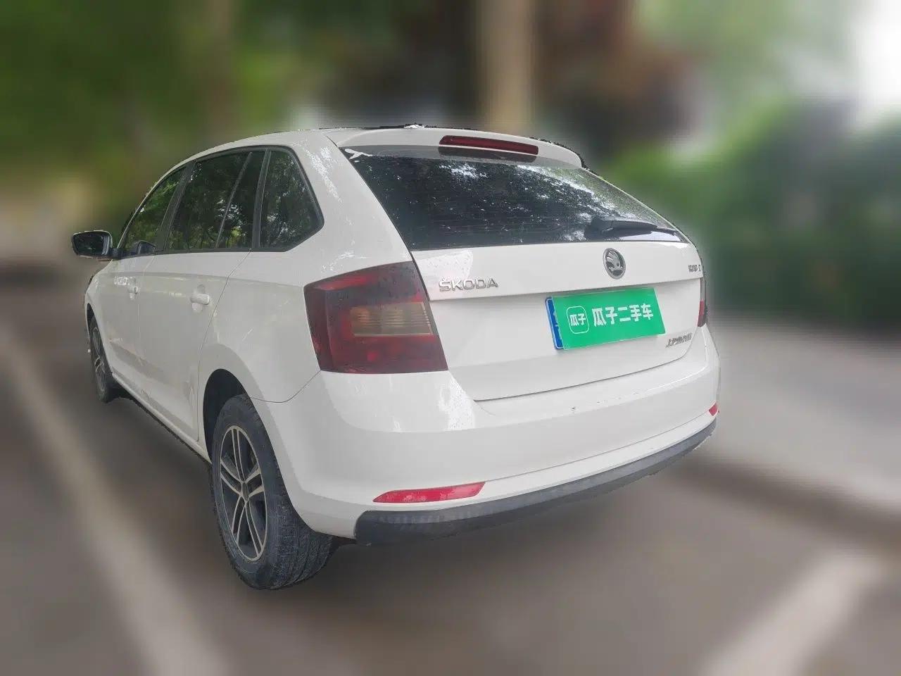 Skoda Rapid Spaceback 2018 1.6L Manual Standard Edition — миниатюра 4
