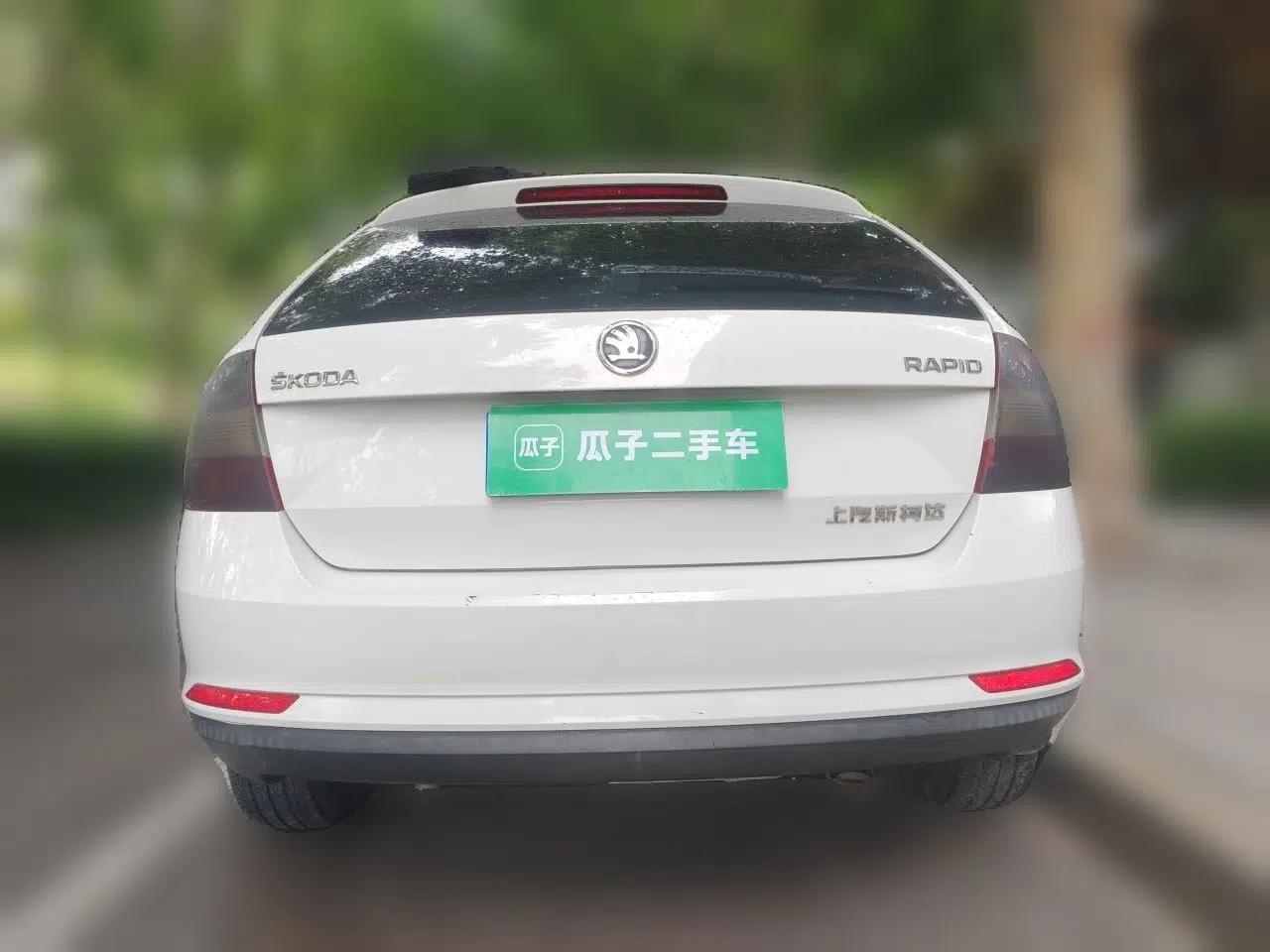 Skoda Rapid Spaceback 2018 1.6L Manual Standard Edition — миниатюра 5