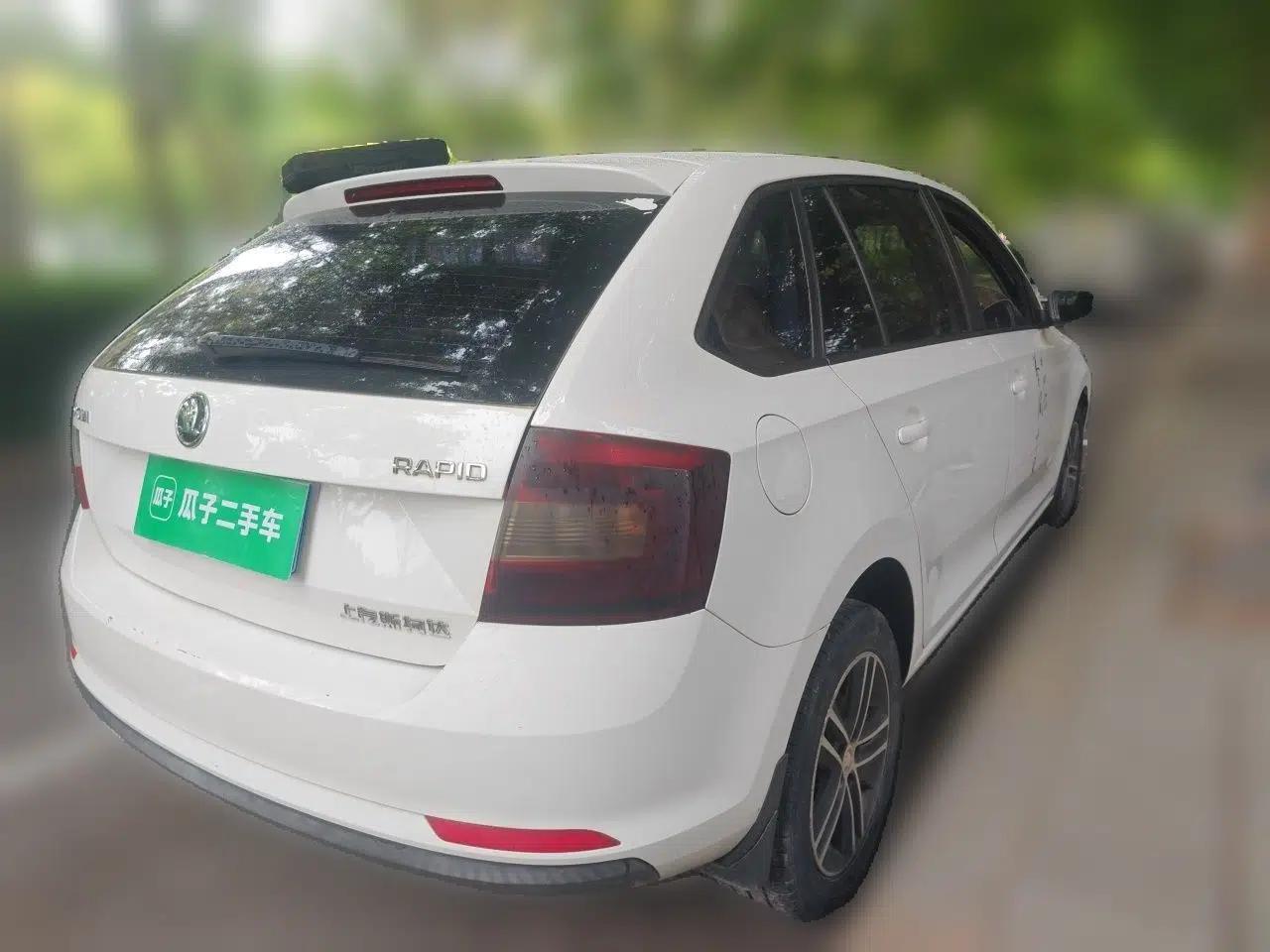 Skoda Rapid Spaceback 2018 1.6L Manual Standard Edition — миниатюра 6