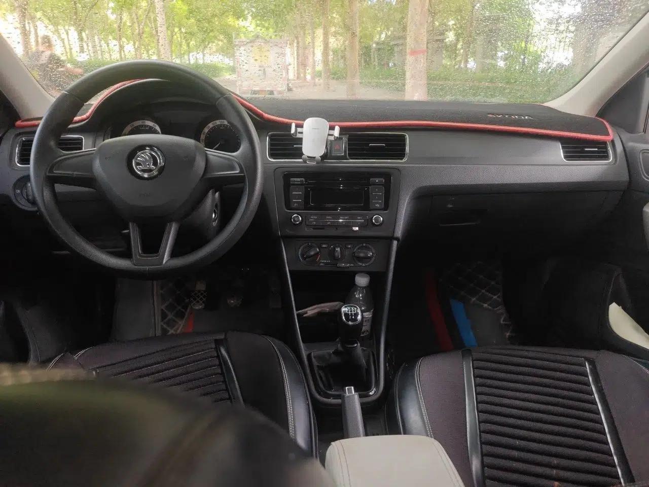 Skoda Rapid Spaceback 2018 1.6L Manual Standard Edition — миниатюра 9