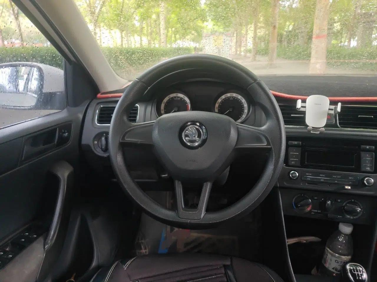 Skoda Rapid Spaceback 2018 1.6L Manual Standard Edition — миниатюра 10