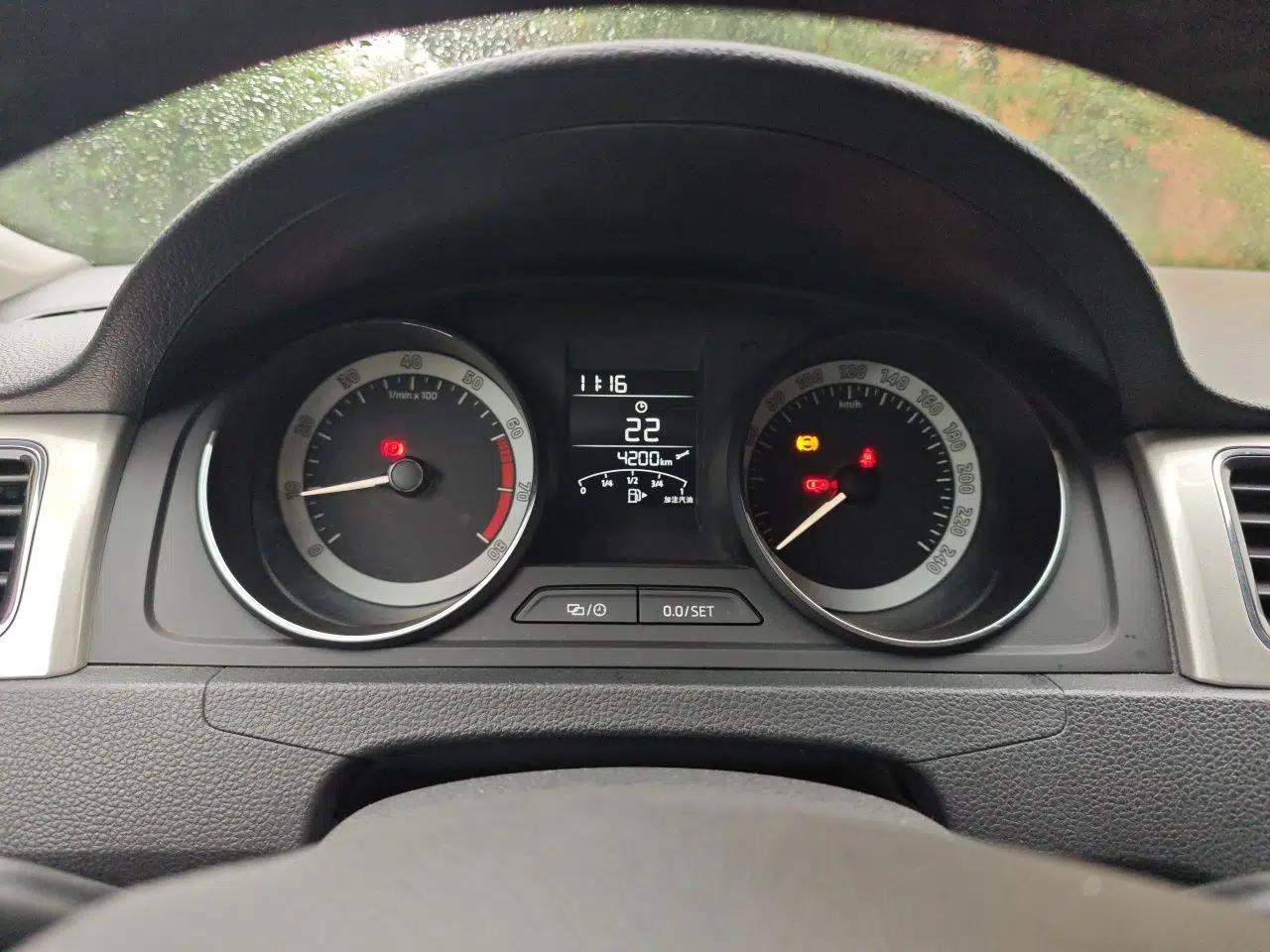 Skoda Rapid Spaceback 2018 1.6L Manual Comfort Edition — миниатюра 11