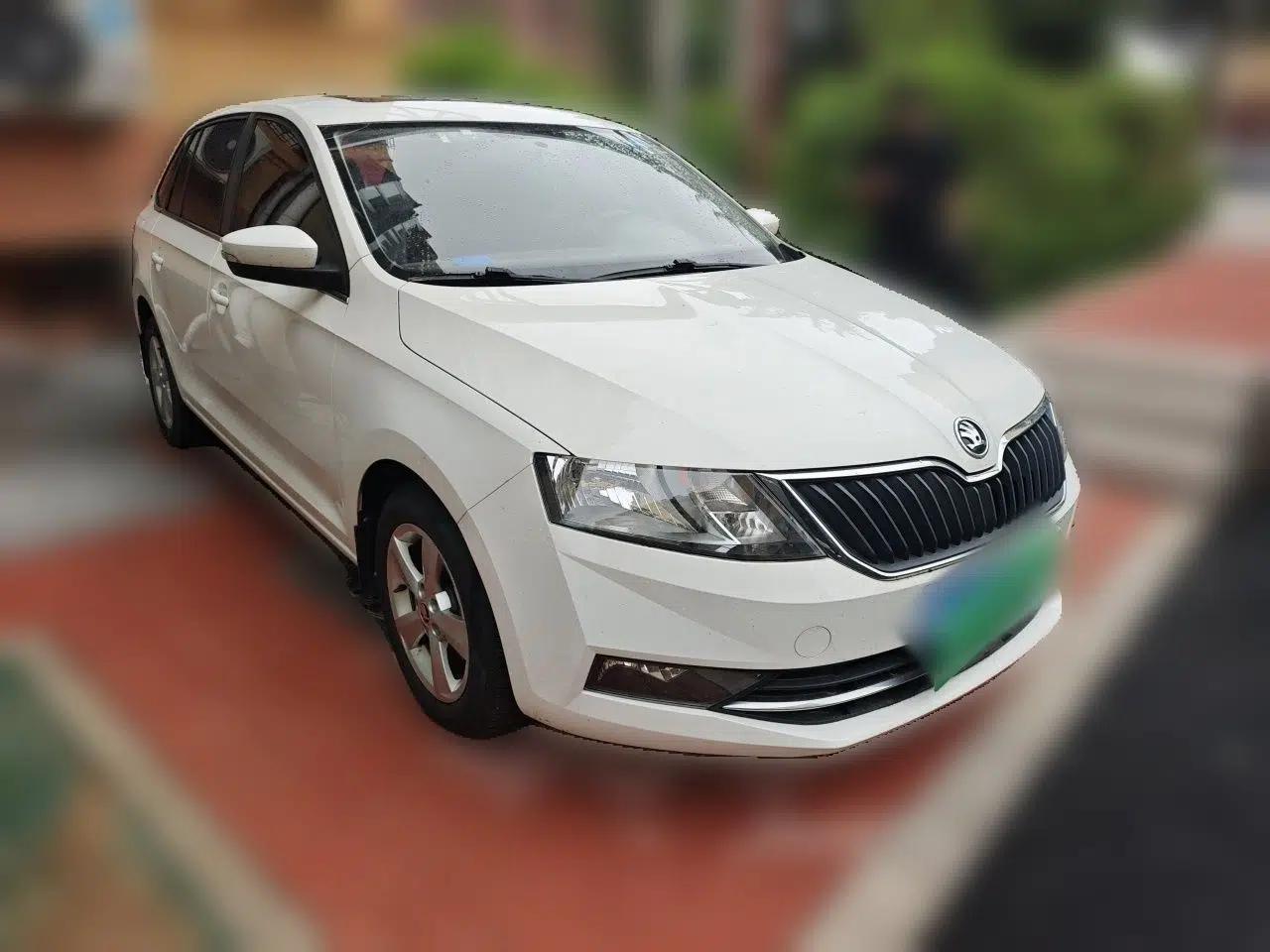 Skoda Rapid Spaceback 2018 1.6L Manual Comfort Edition — миниатюра 3